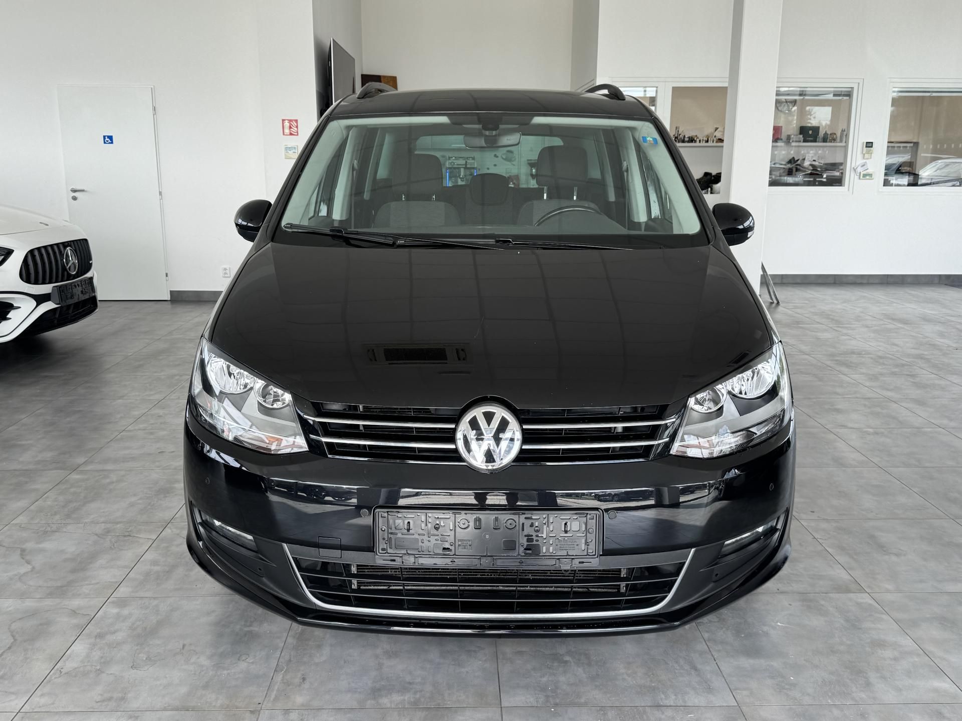 Volkswagen Sharan, 2,0TDi DSG 4x4 7.MÍST NAVI - fotka 2