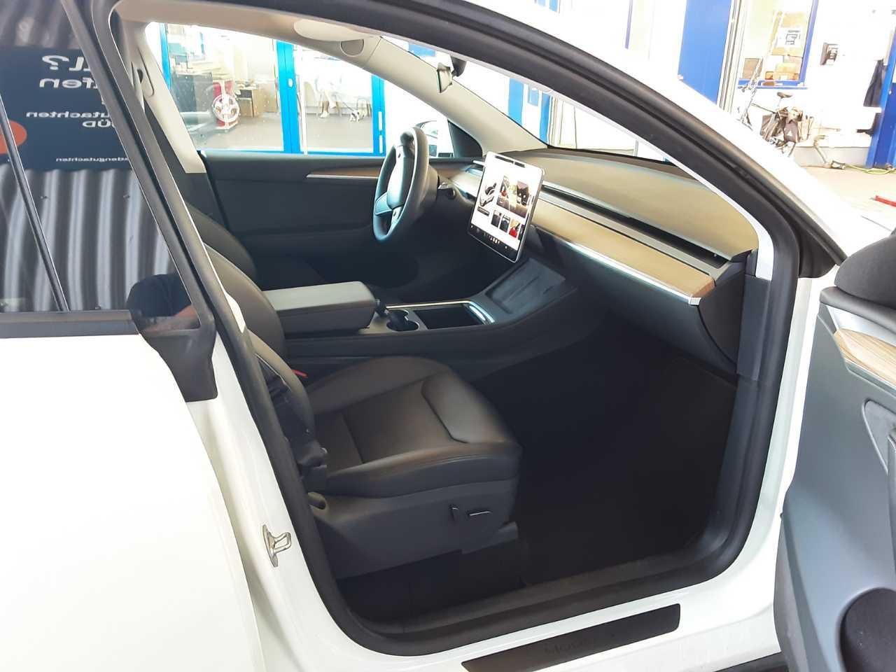 Tesla Model Y, LONG RANGE DUAL MOTOR 92,8% - fotka 3