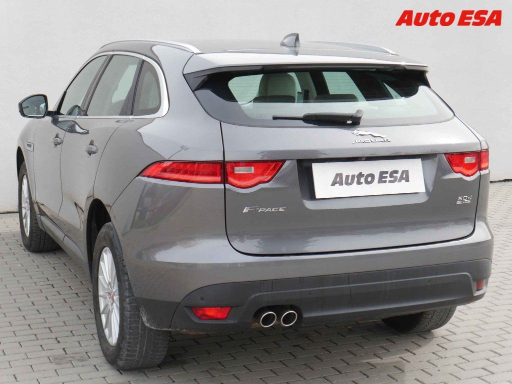 Jaguar F-Pace, 2.0D 4x4,ČR,AT,bixenon - fotka 6