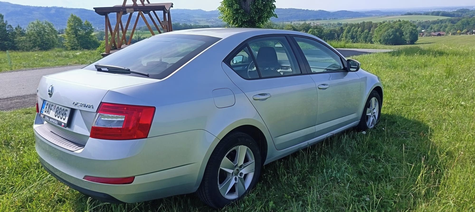 Škoda Octavia, sedan, 1.6 TDI, automat - fotka 4