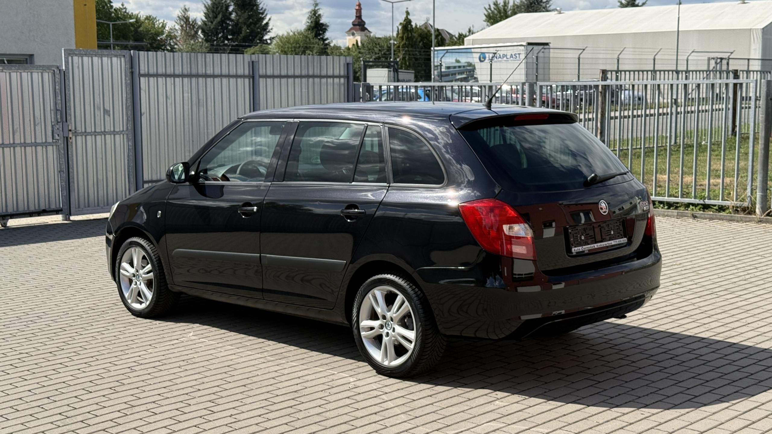 Škoda Fabia, 1.6 16V*77kW*SPORT*136TKM*1MAJ - fotka 2