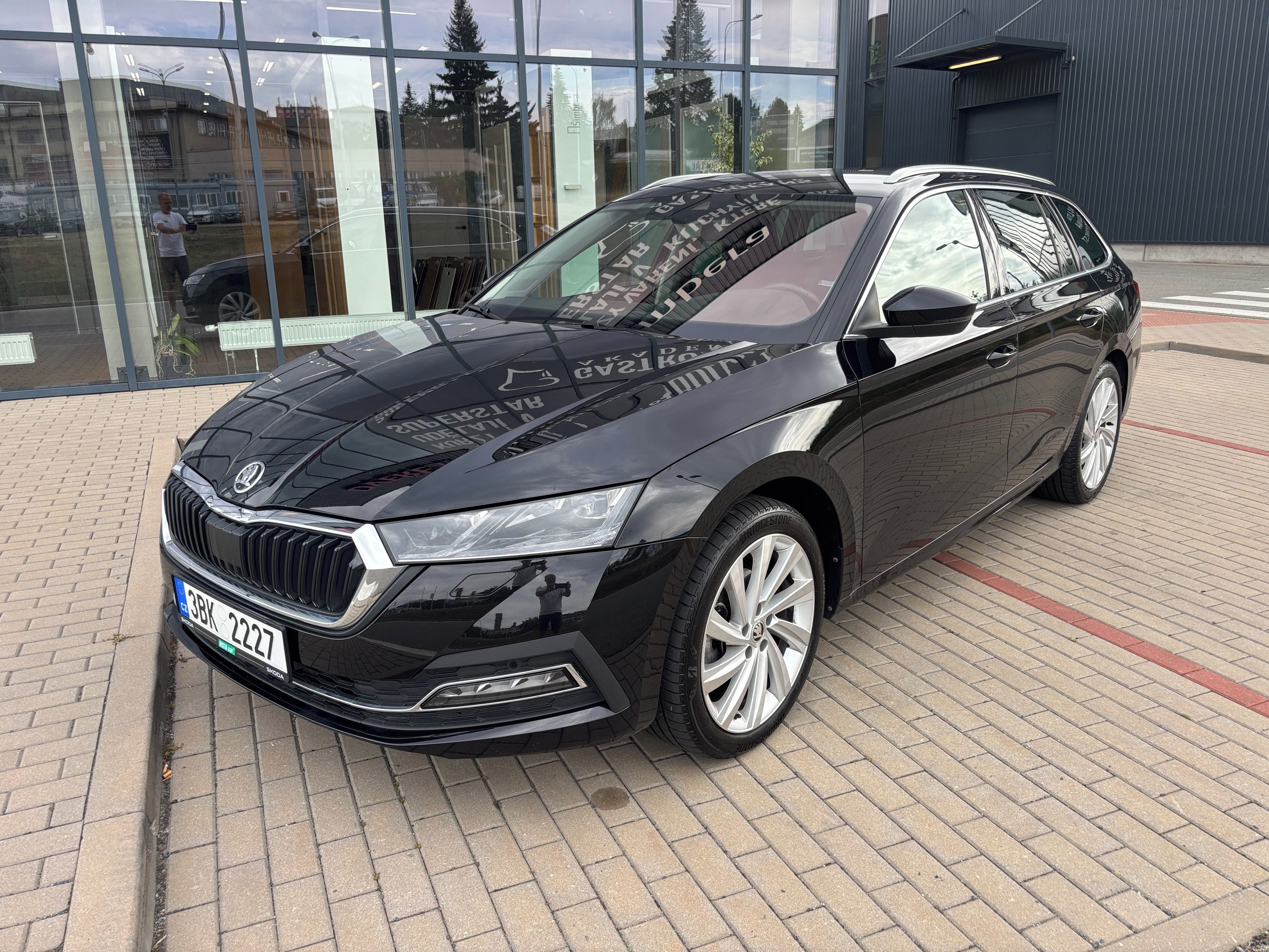 Škoda Octavia, 2.0TDi 110kW DSG 1Maj.ČR Style - fotka 2
