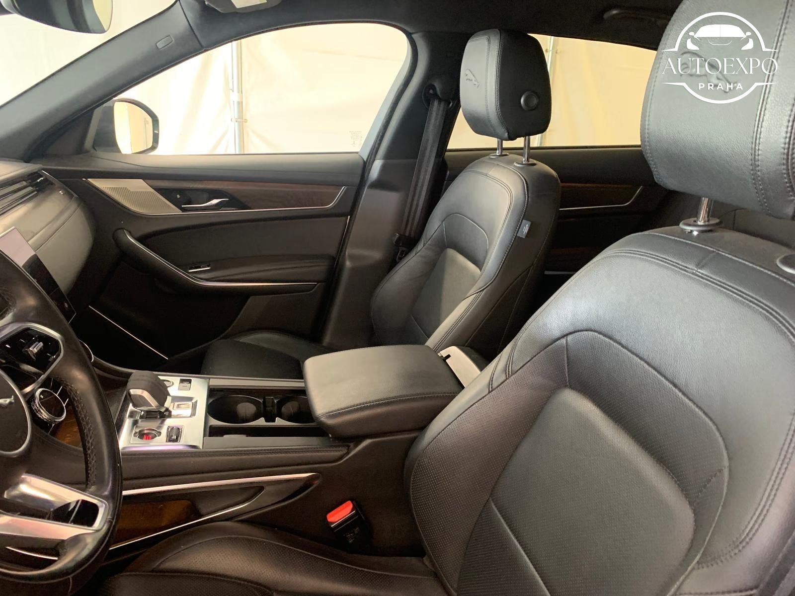 Jaguar F-Pace, P400e AWD Plug-In BlackPack - fotka 5