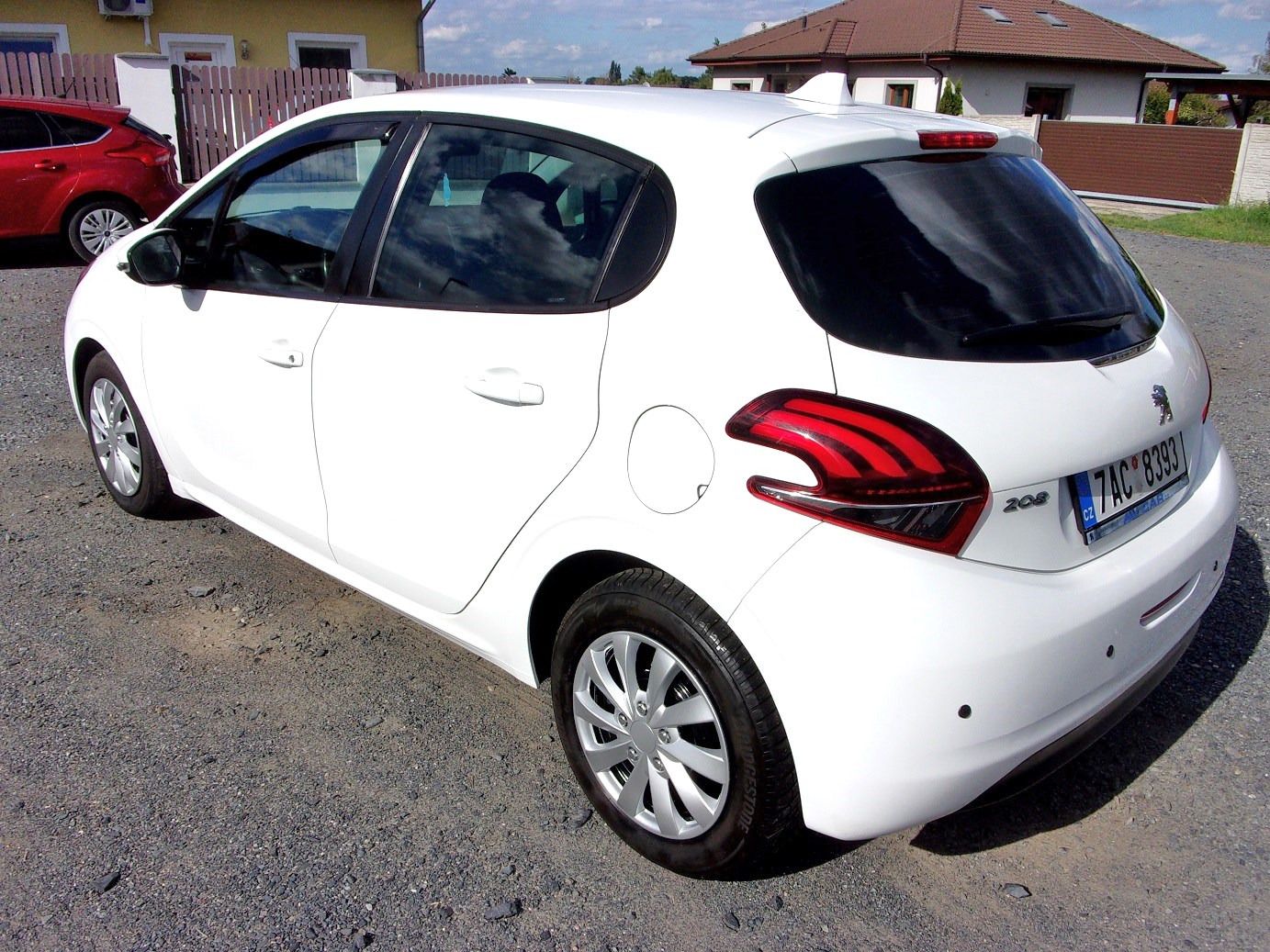 Peugeot 208, 1.6HDI,nová STK,ČR,pěkný - fotka 2