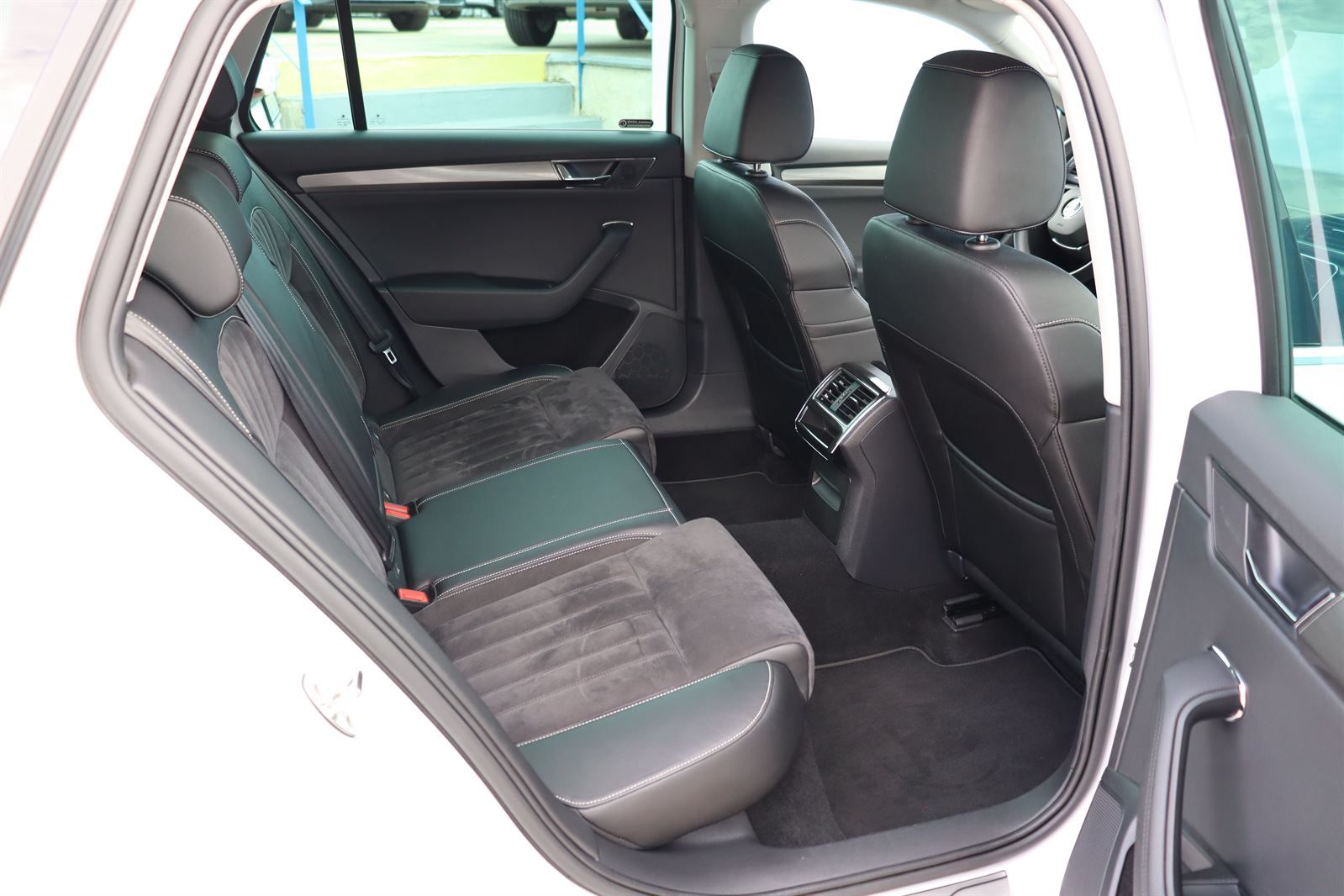 Škoda Superb, Combi 2.0 TDI DSG Style - fotka 6