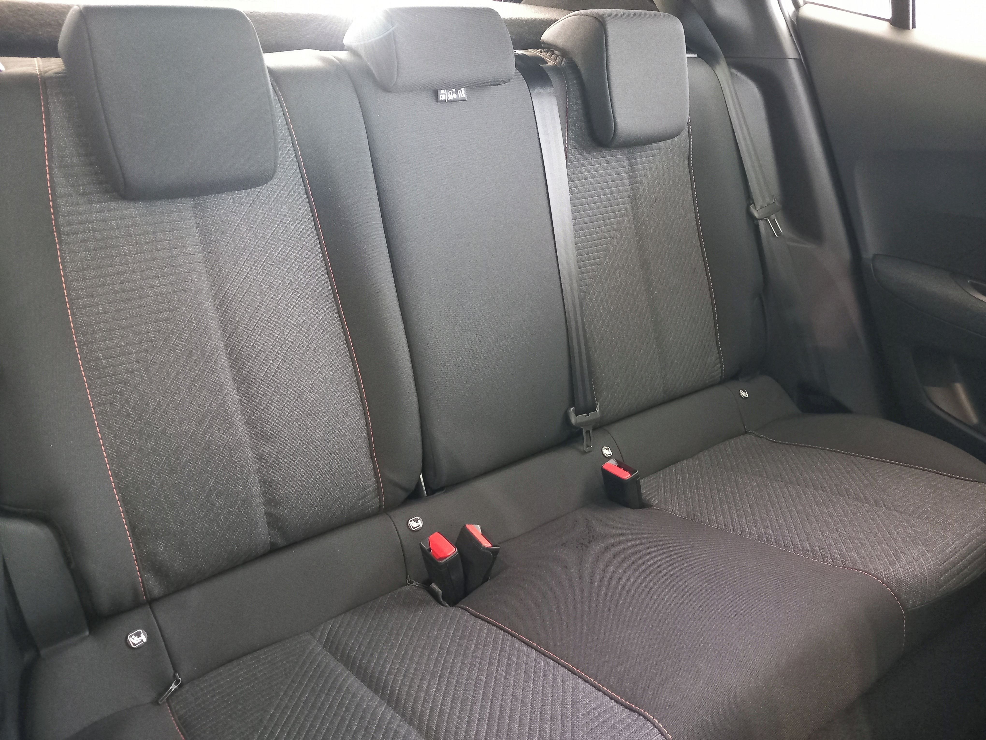 Peugeot 2008, BUSINESS HYBRID 145 e-DCS6 - fotka 6
