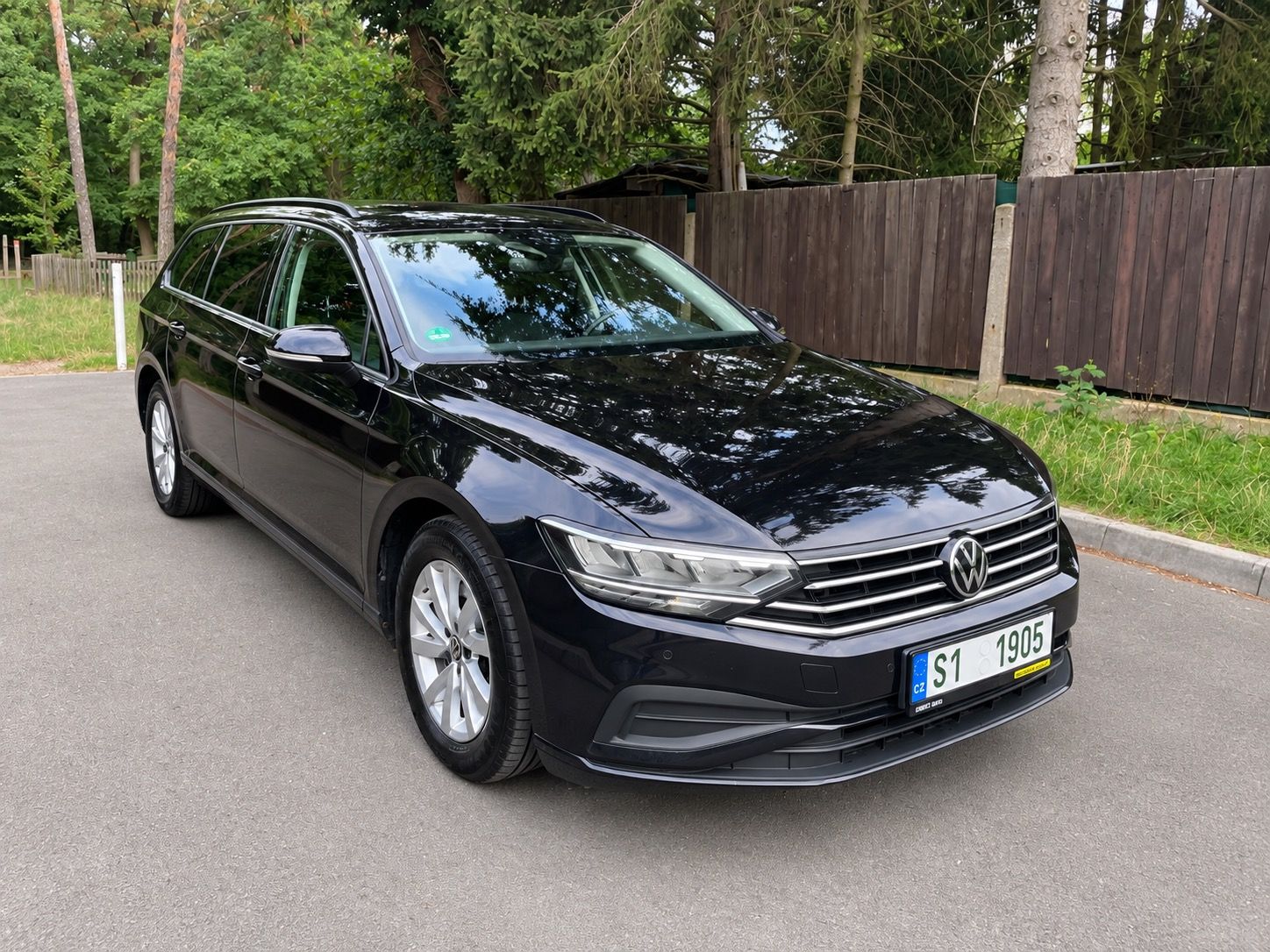 Volkswagen Passat, 2,0 TDi, DSG,1.maj,tažné,pěkný - fotka 3