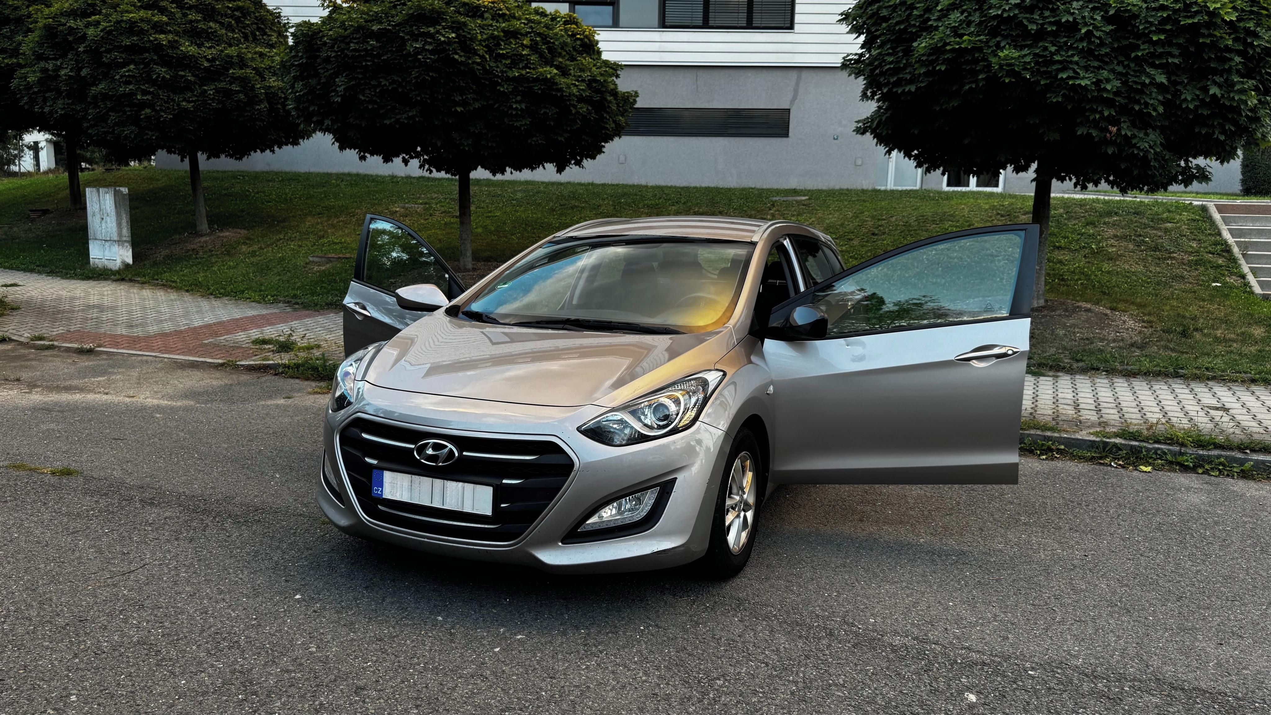 Hyundai i30, 1.6, ČR, 2. MAJ., SERV. KNIHA - fotka 4