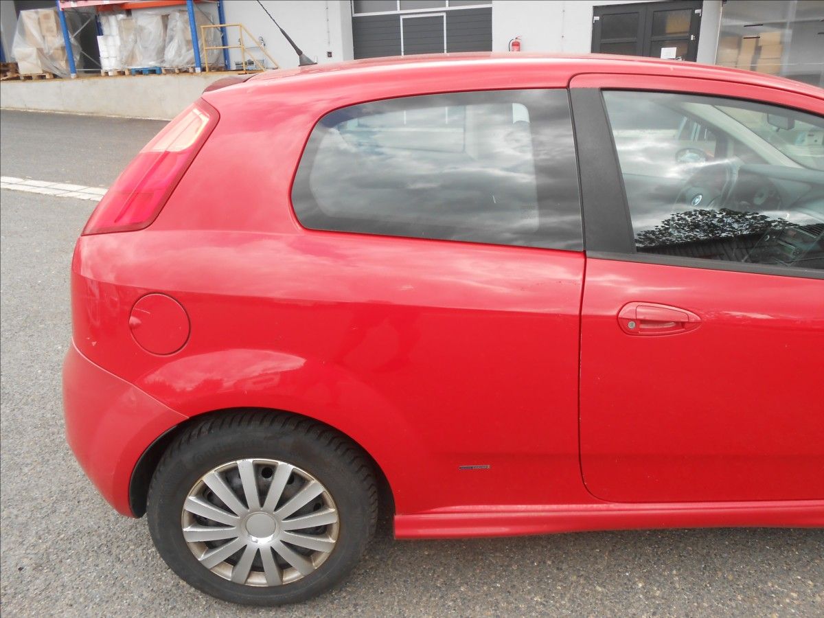 Fiat Punto, 1,4 16V  70Kw - fotka 5