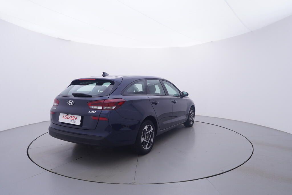 Hyundai i30, Start 1.0 GDI 73 kW - fotka 5