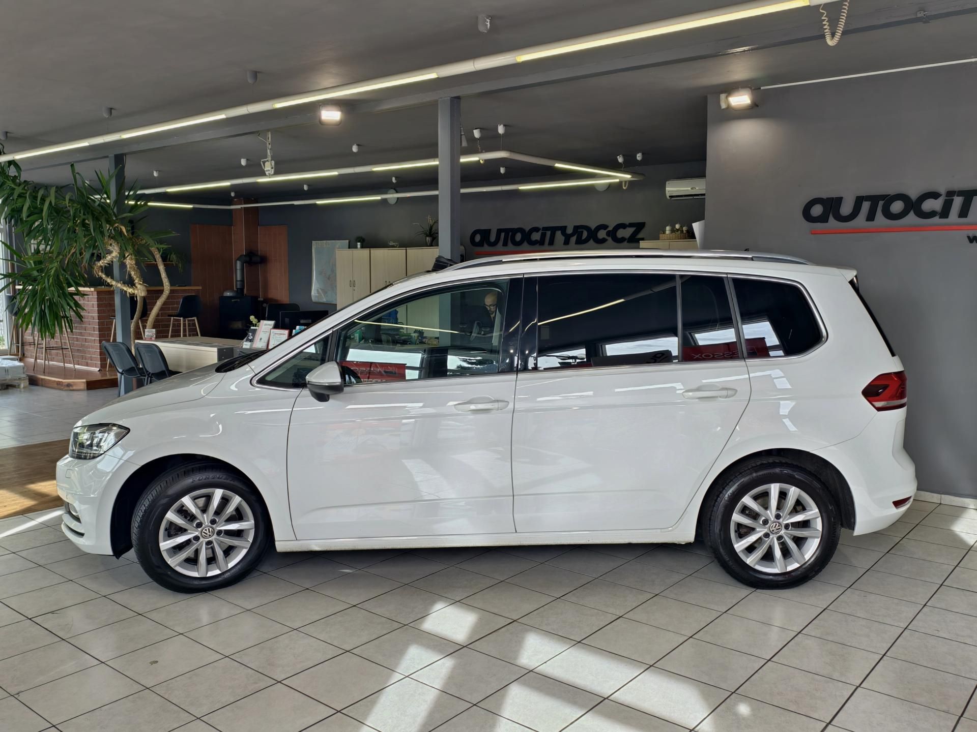 Volkswagen Touran, 1.5 TSi DSG 7MÍST HIGHLINE DPH - fotka 4