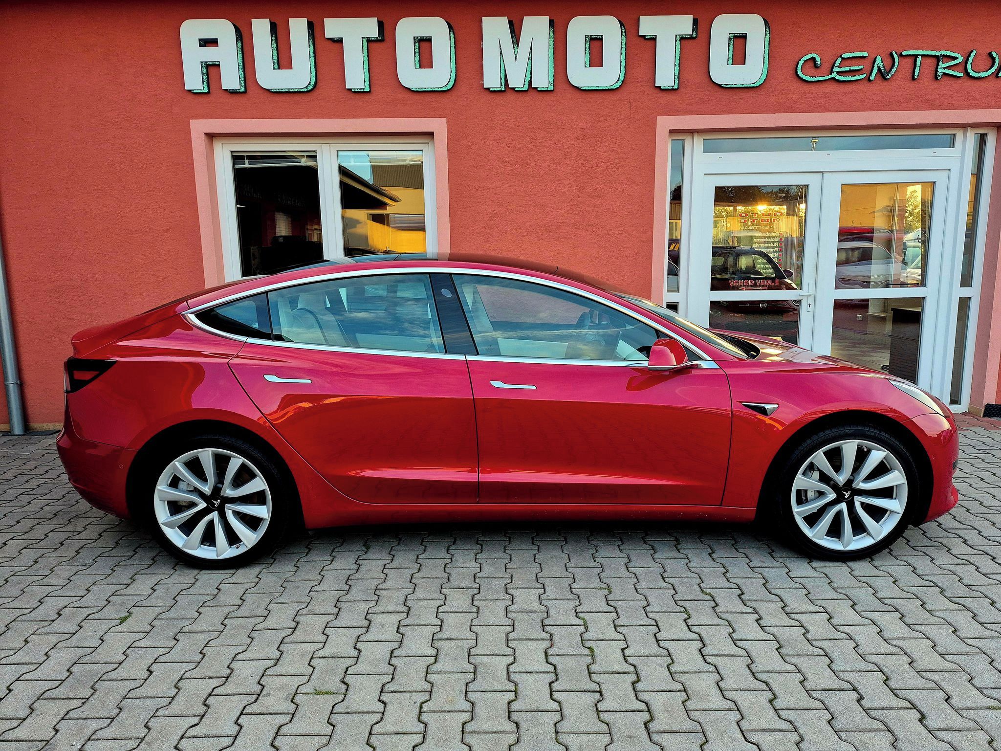 Tesla Model 3, STANDARD RANGE PLUS 239kw SOH - fotka 5