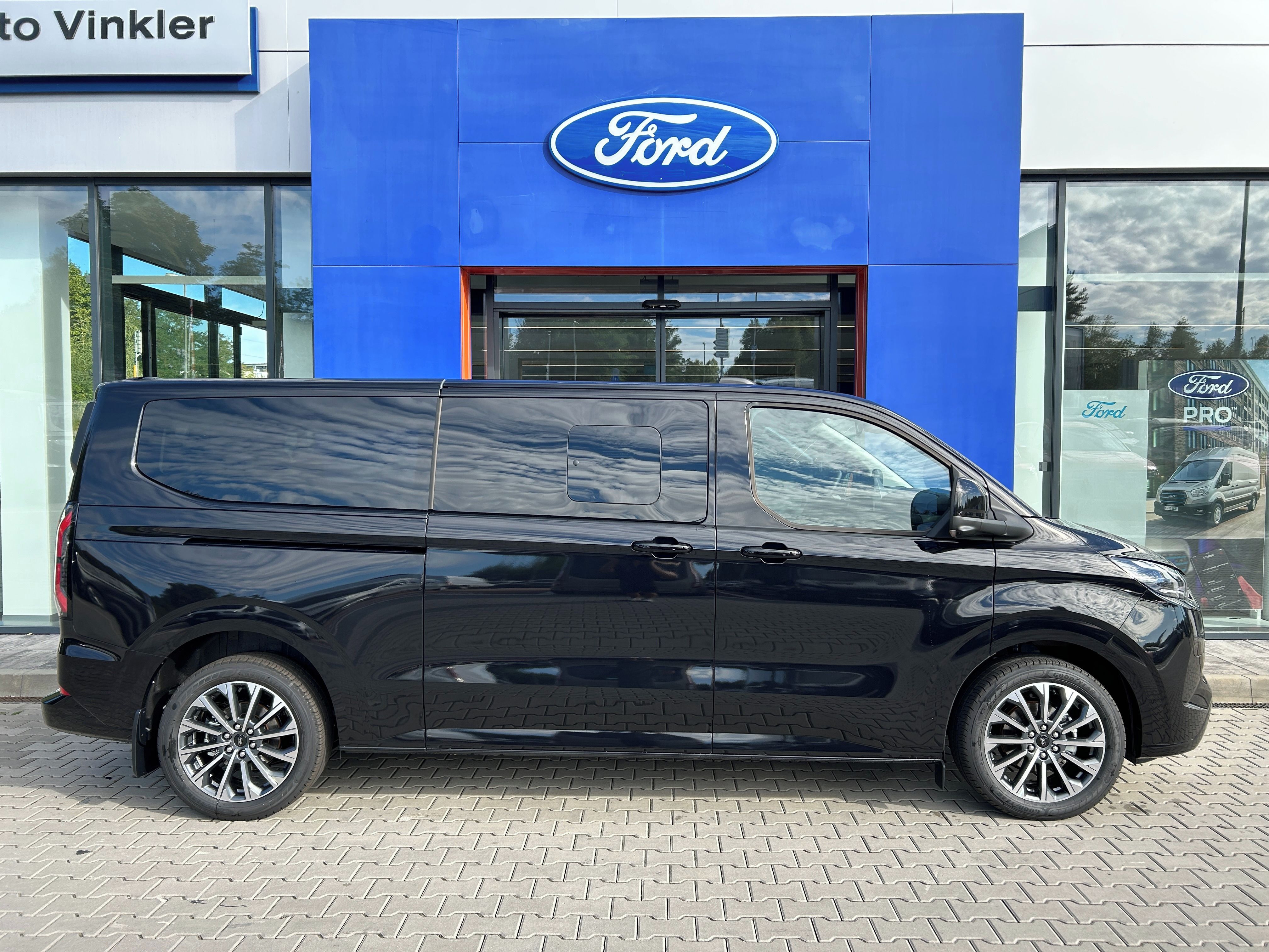 Ford Tourneo Custom, Titanium X L2 2.5 PHEV 171kW - fotka 4