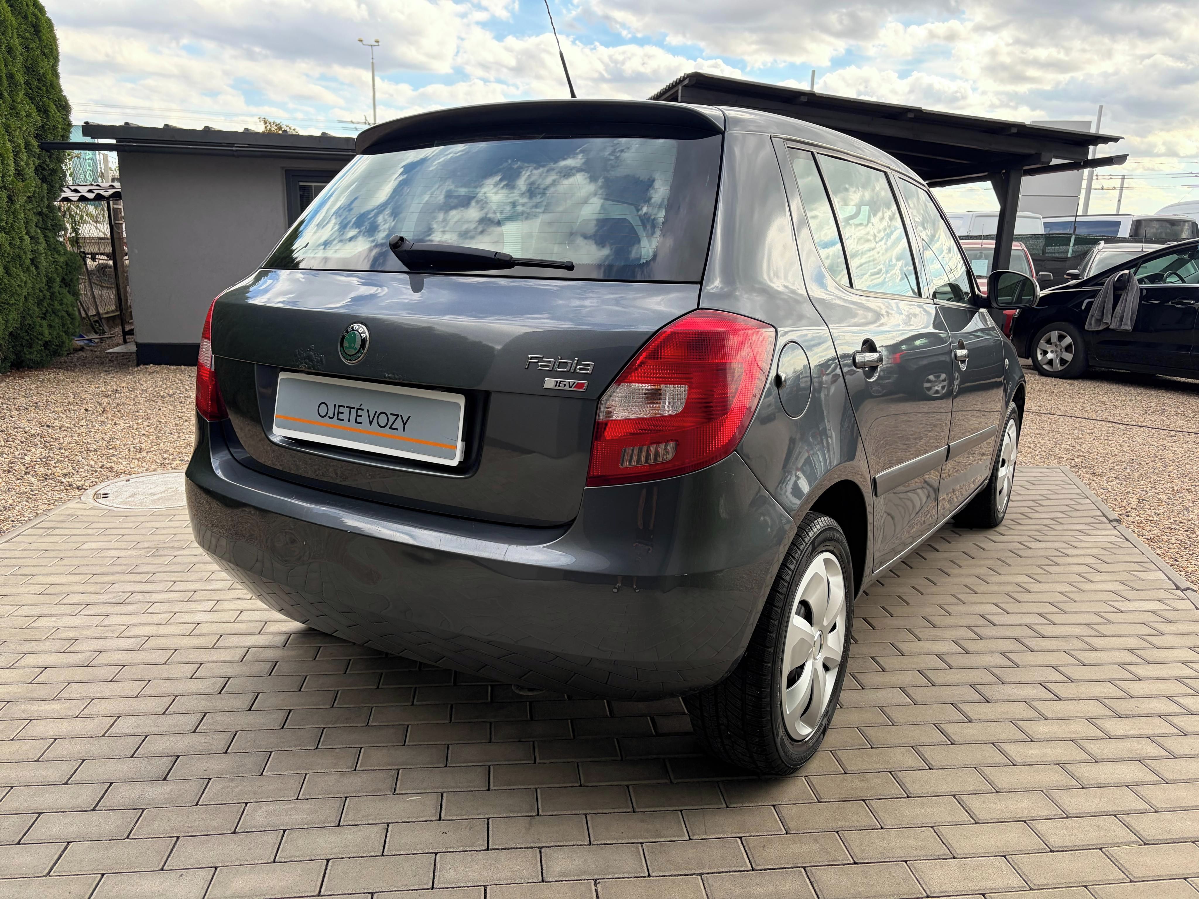 Škoda Fabia, 1.6i 16V 77kW, Klimatizace - fotka 4