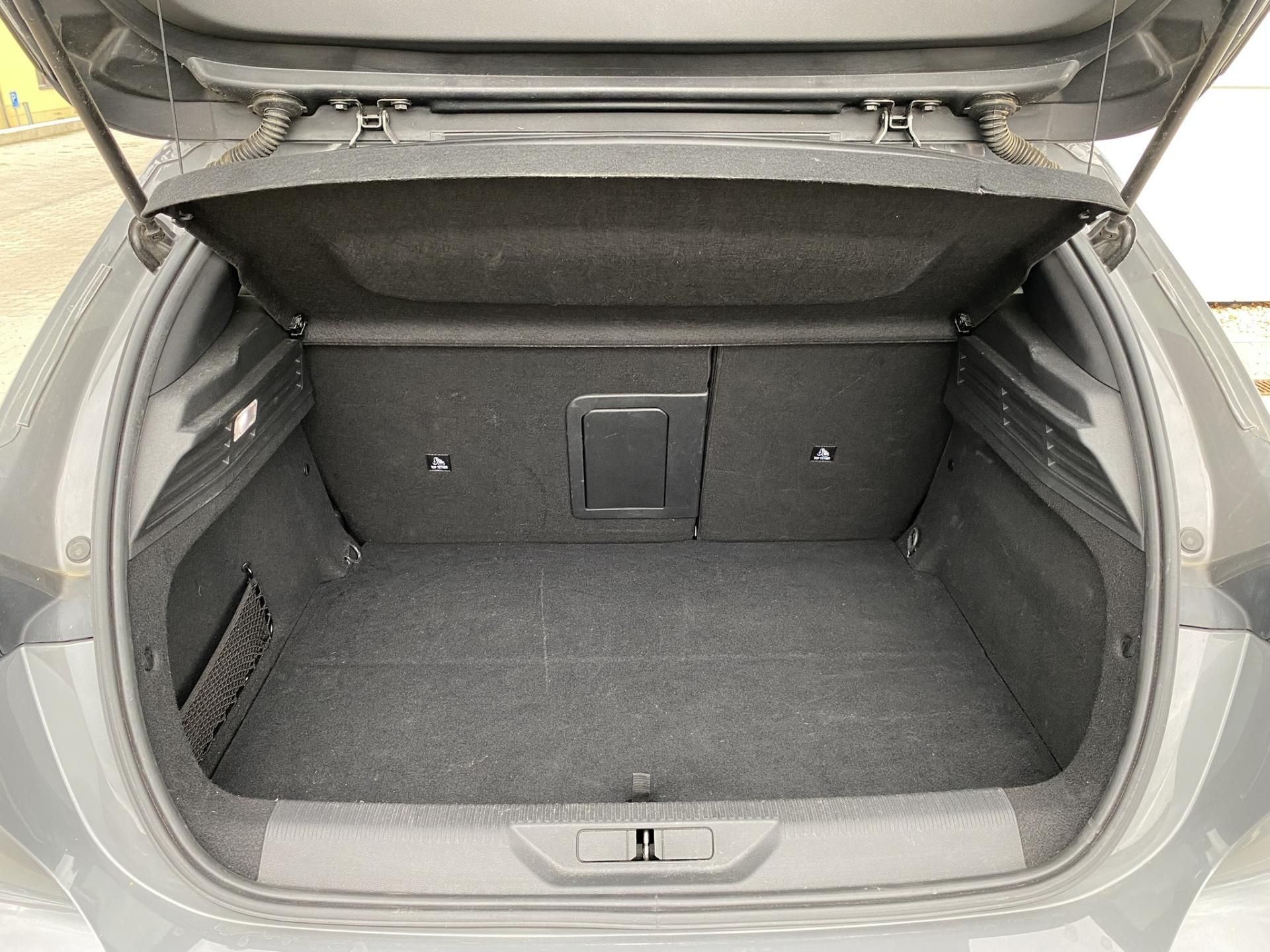 Peugeot 308, e-GT 115kW 54kWh - fotka 5