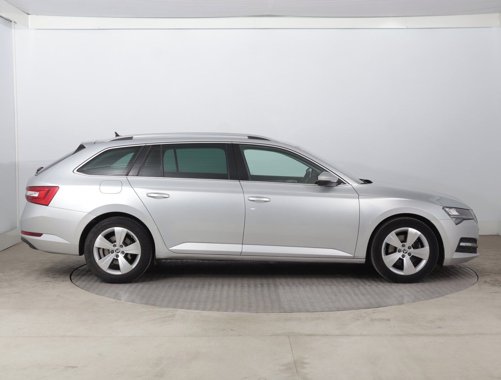 Škoda Superb, 2.0 TDI, Automat, Navi - fotka 6