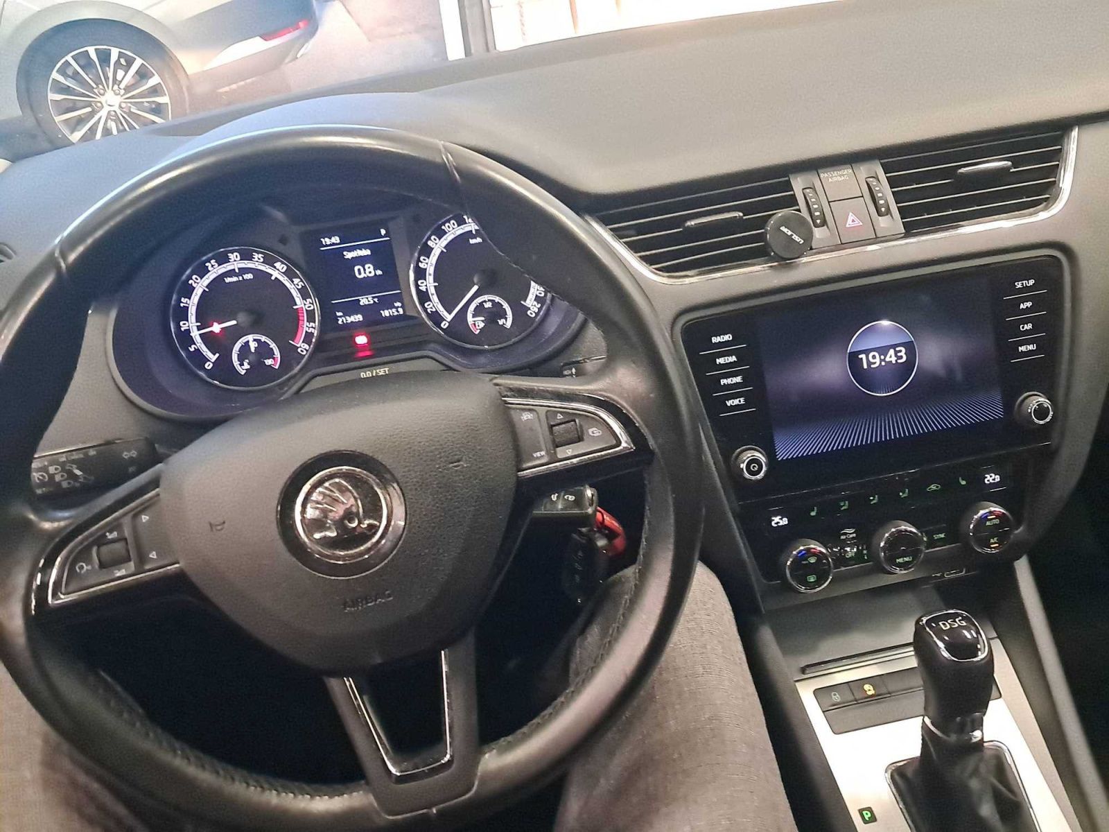 Škoda Octavia, 1.6 TDI, Automat - fotka 3