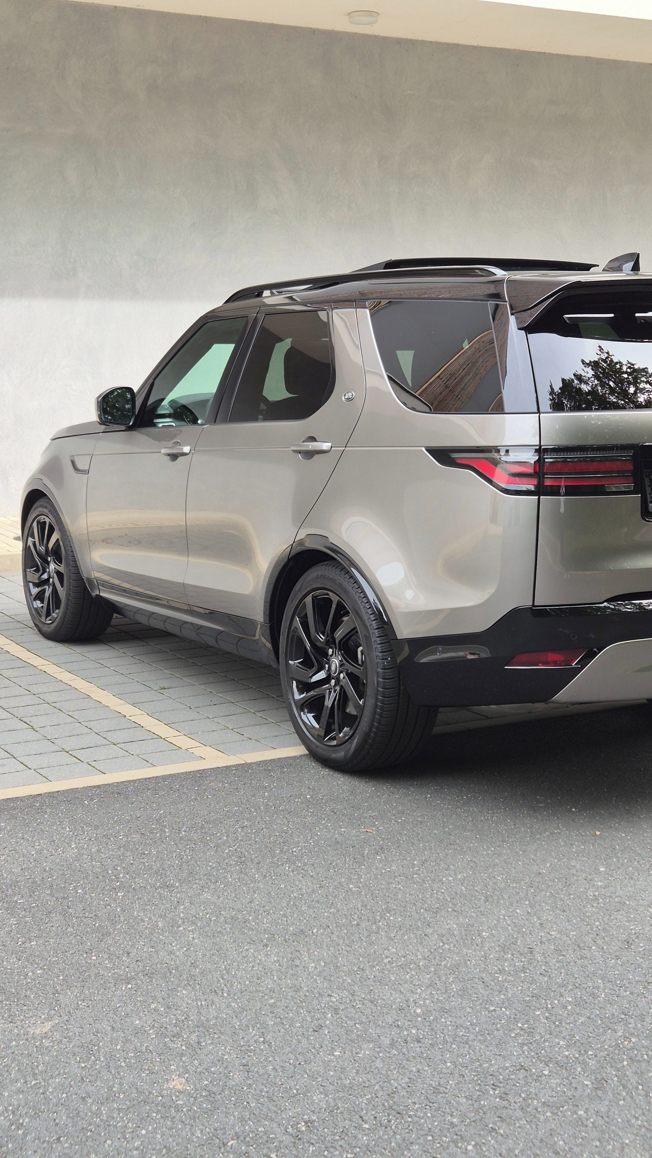 Land Rover Discovery, 3.0 D350 DYNAMIC AWD - fotka 4
