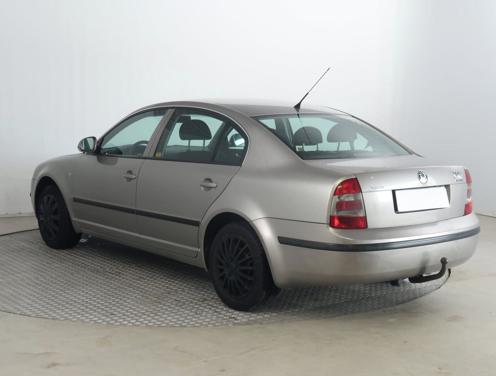 Škoda Superb, 1.9 TDI, Tažné, Klima - fotka 4