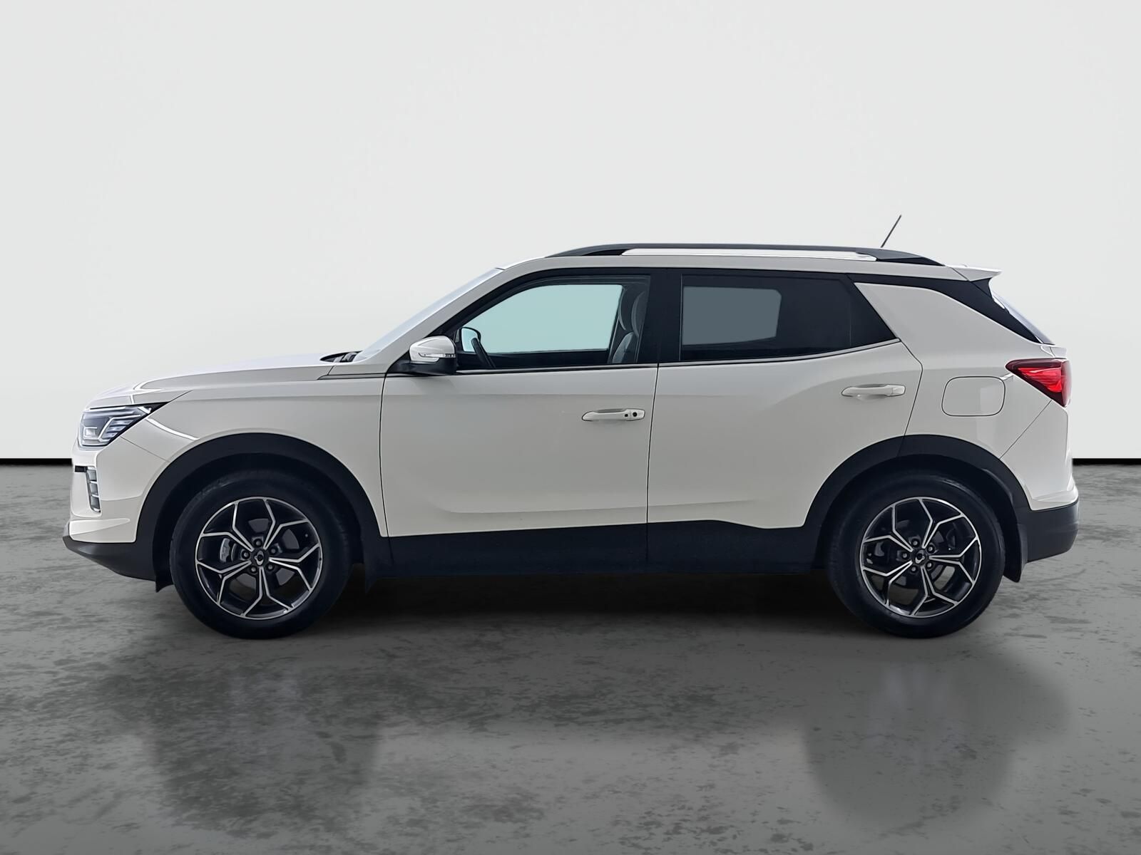 SsangYong Korando, 1.5 T-GDI, Automat, ČR,1.maj - fotka 3