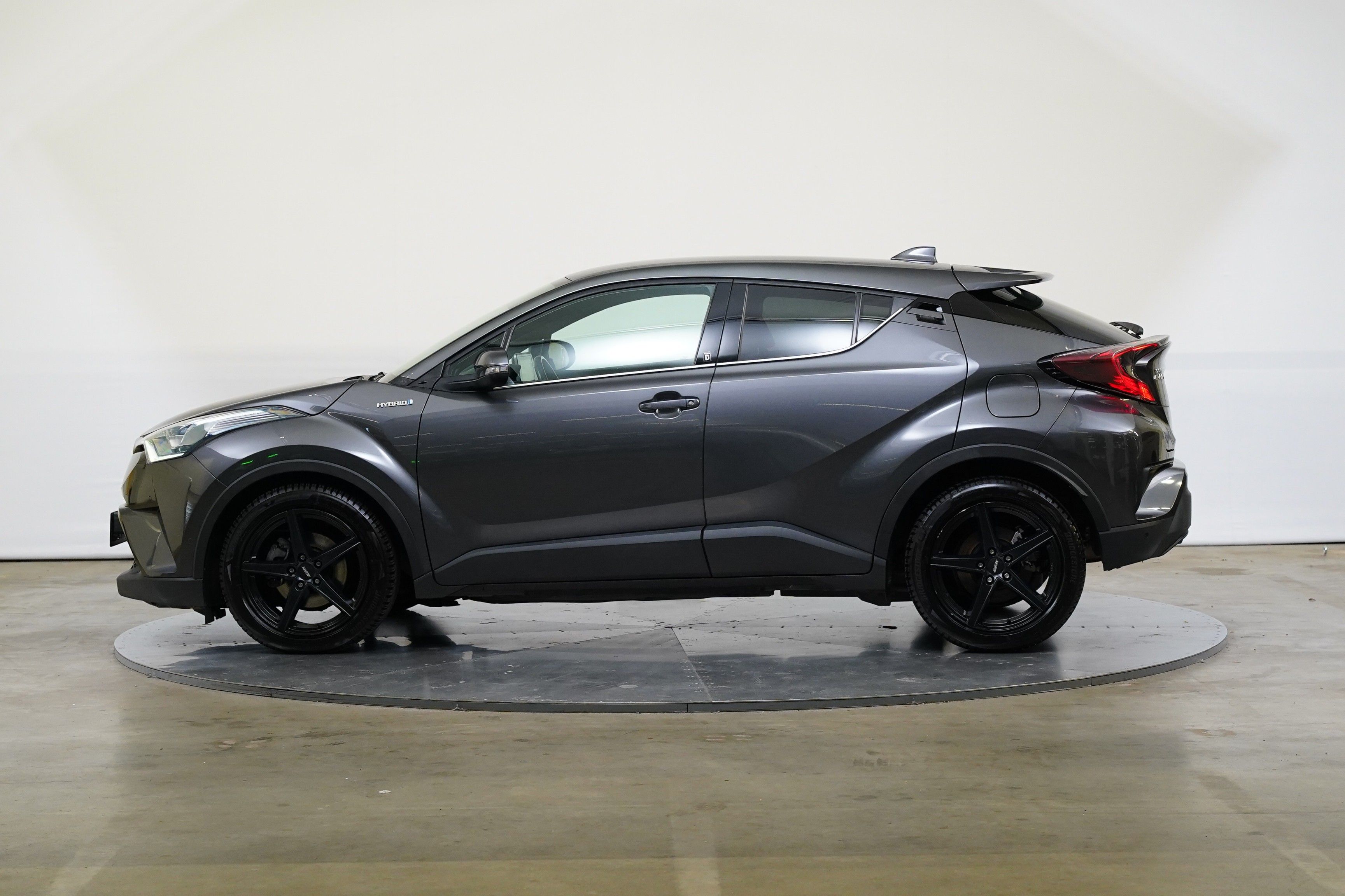 Toyota C-HR, 1.8 Hybrid 90 kW Team D - fotka 3