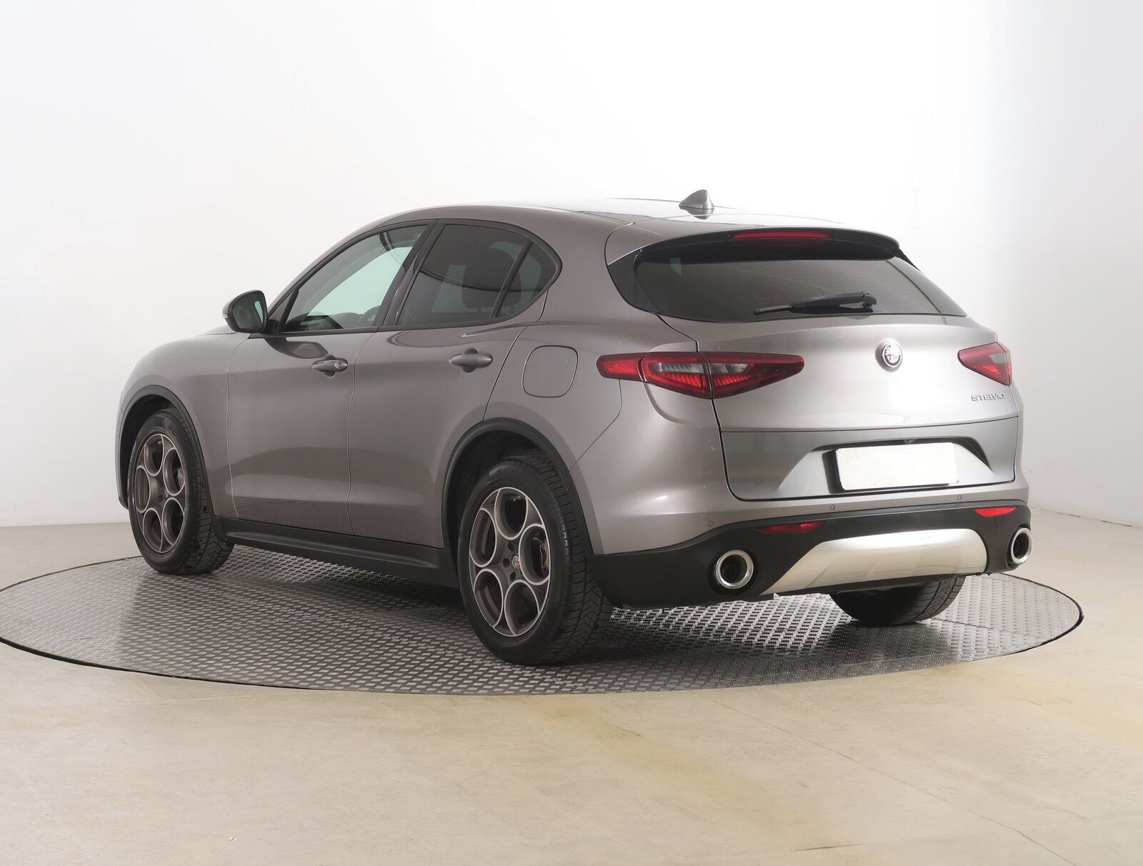 Alfa Romeo Stelvio, 2.2 Diesel, Automat - fotka 4