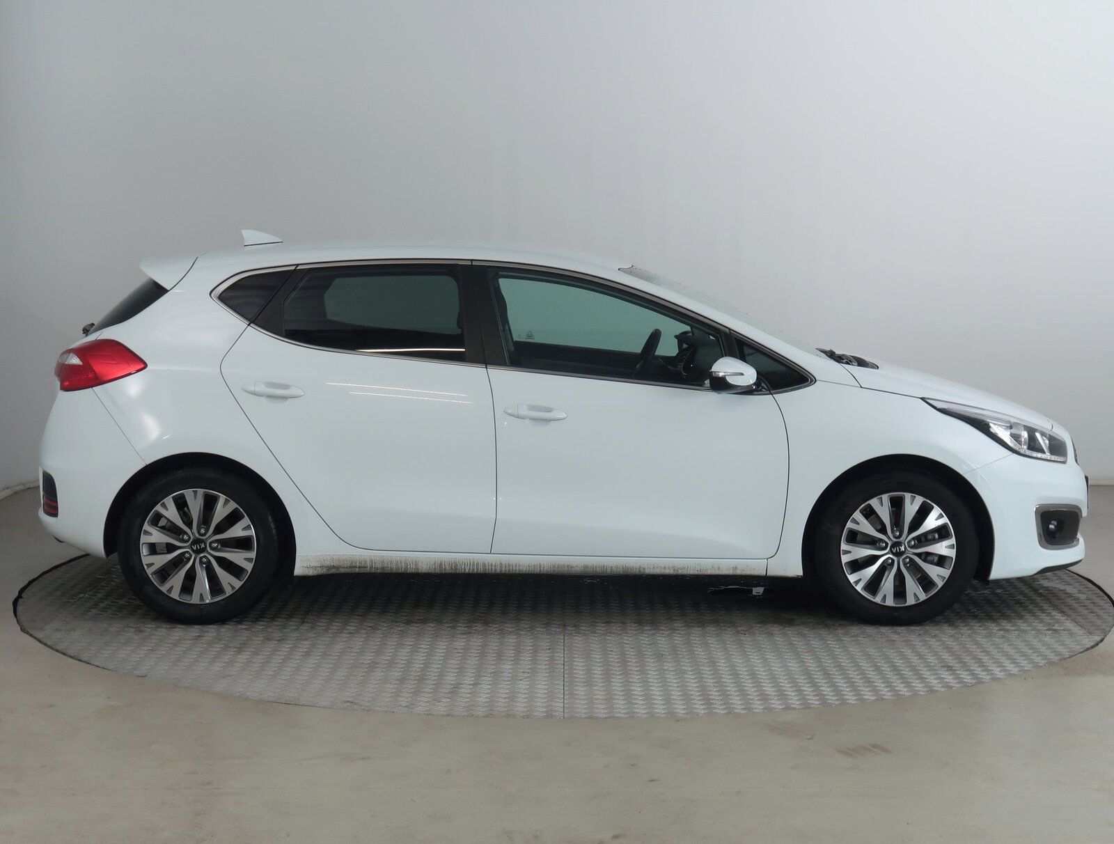 Kia Cee´d, 1.4 CVVT, ČR,1.maj, Serv.kniha - fotka 6