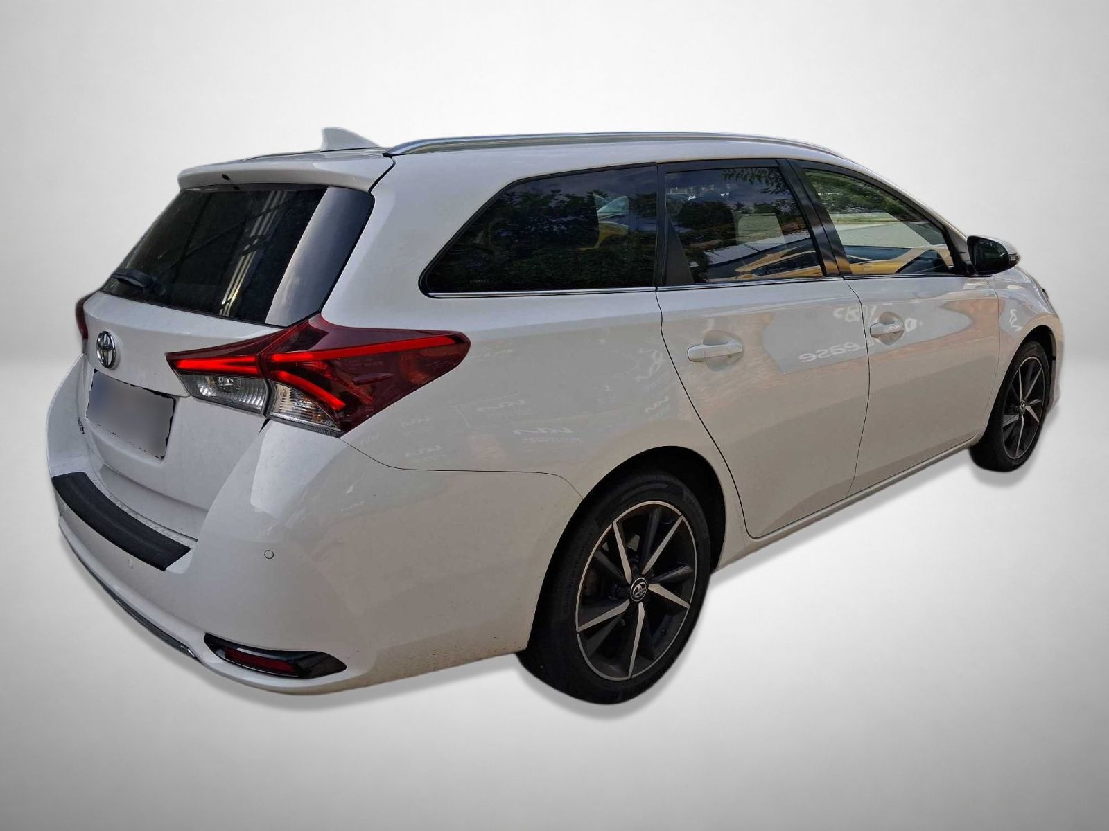 Toyota Auris, 1.6 Valvematic, ČR,1.maj - fotka 2