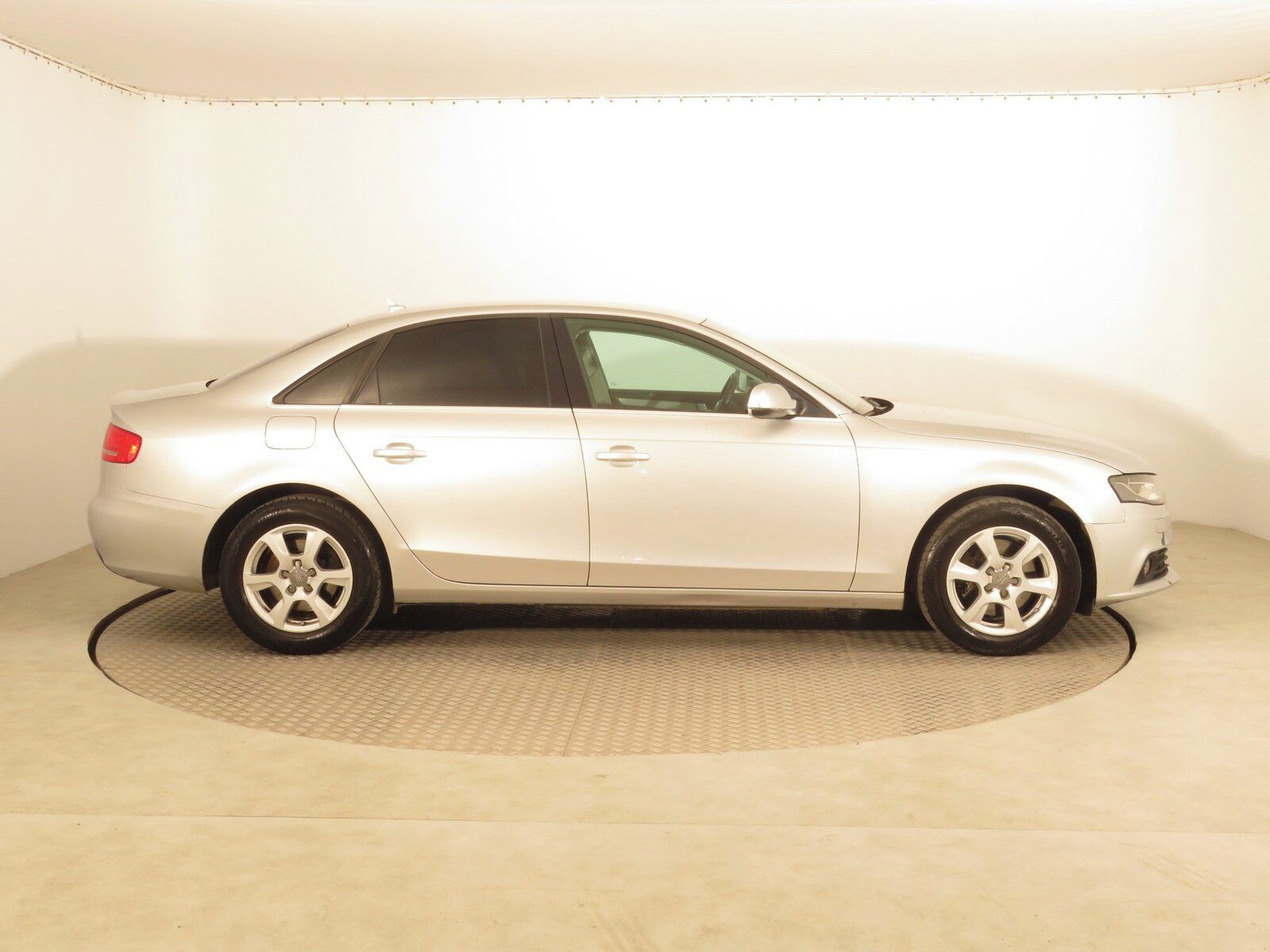 Audi A4, 2.0 TDI, Ambiente - fotka 6