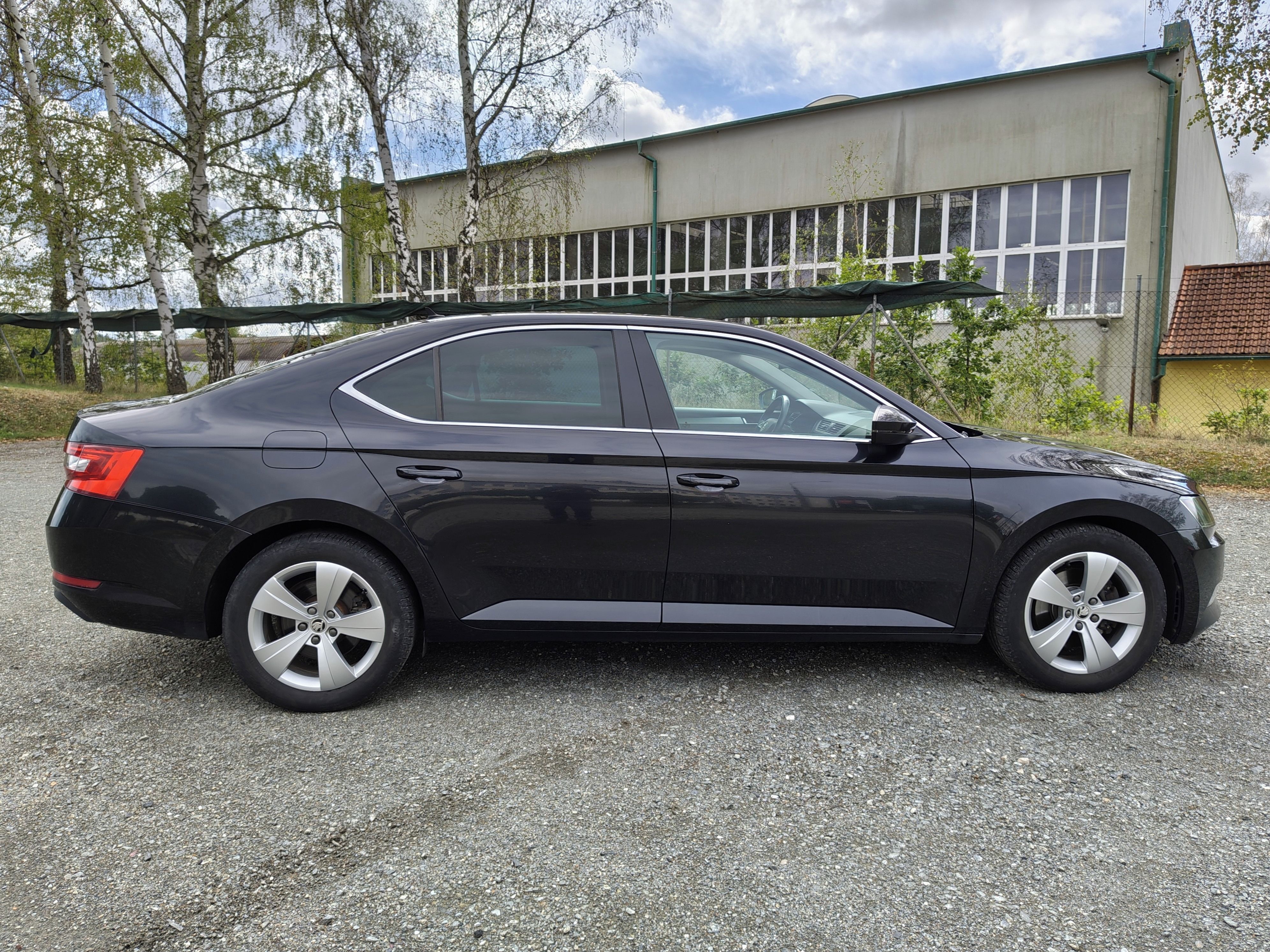 Škoda Superb, 2.0TDi,1.maj,nové v ČR,DPH,4X4 - fotka 4