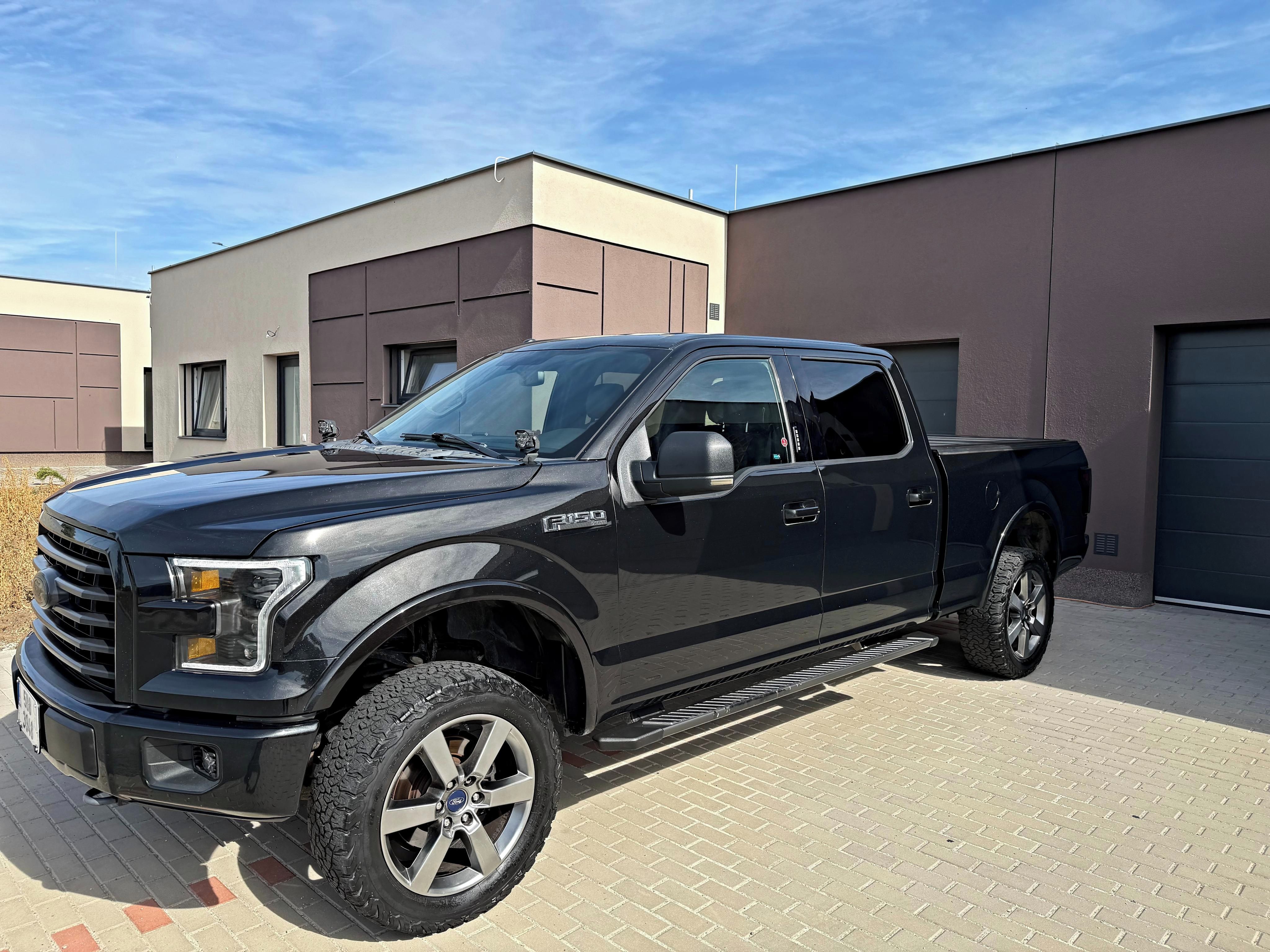 Ford F-150, XLT, double cab, DPH, 2x kola - fotka 3