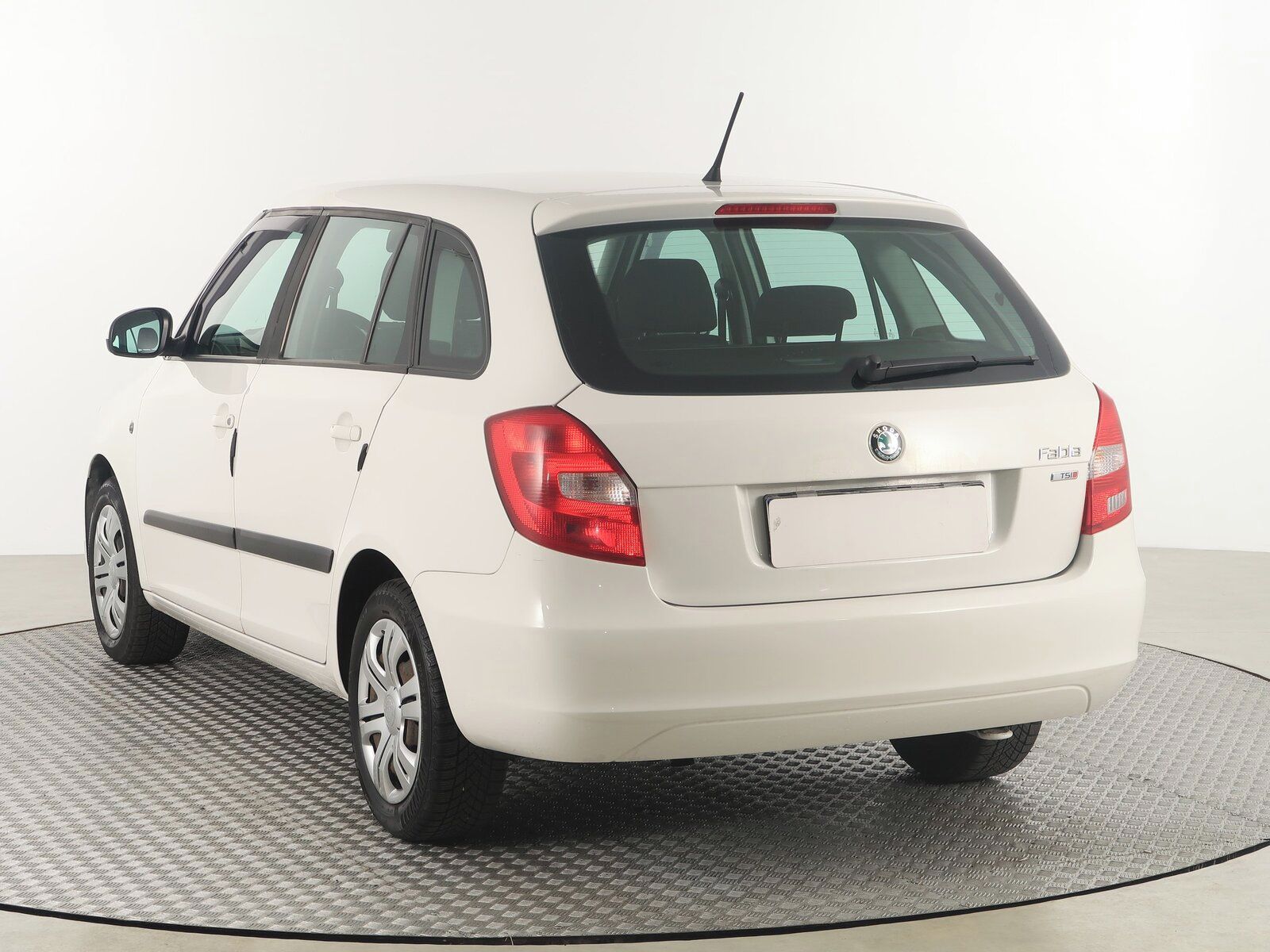 Škoda Fabia, 1.2 TSI, po STK, zamluveno - fotka 4