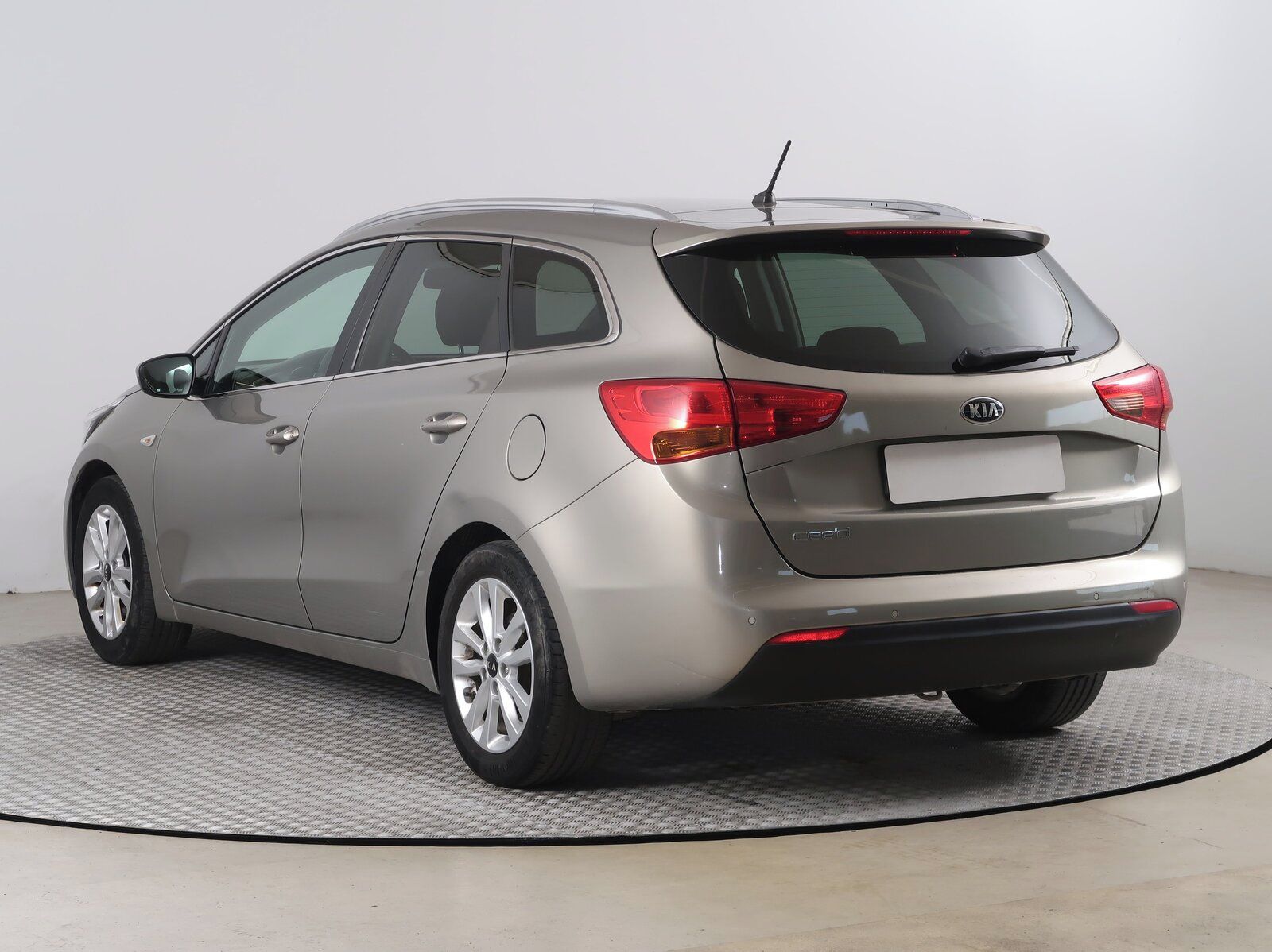 Kia Cee´d, 1.6 GDI, Silver, Serv.kniha - fotka 4