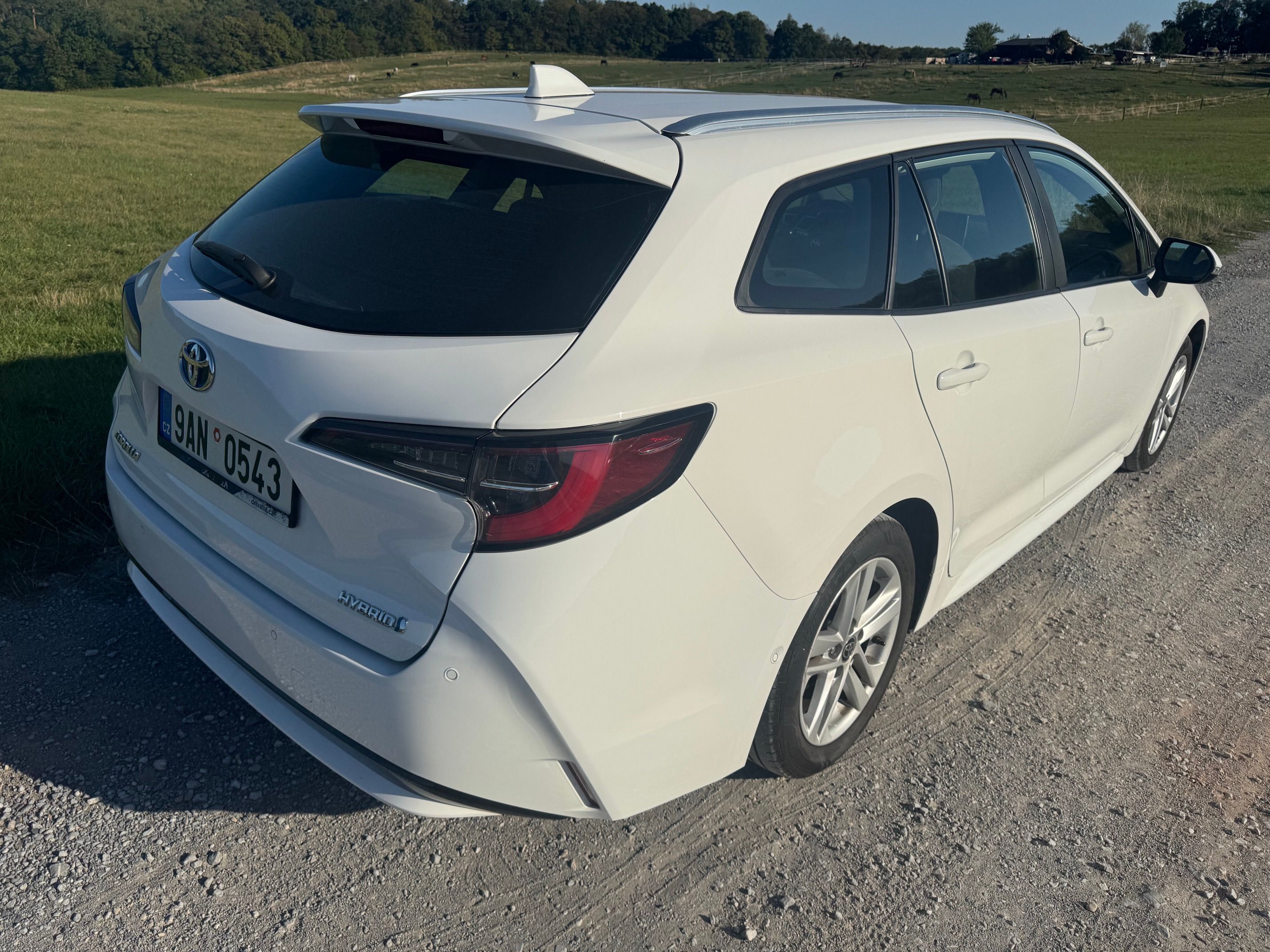 Toyota Corolla, 1.8 HYBRID COMFORT ACC LED ČR - fotka 3
