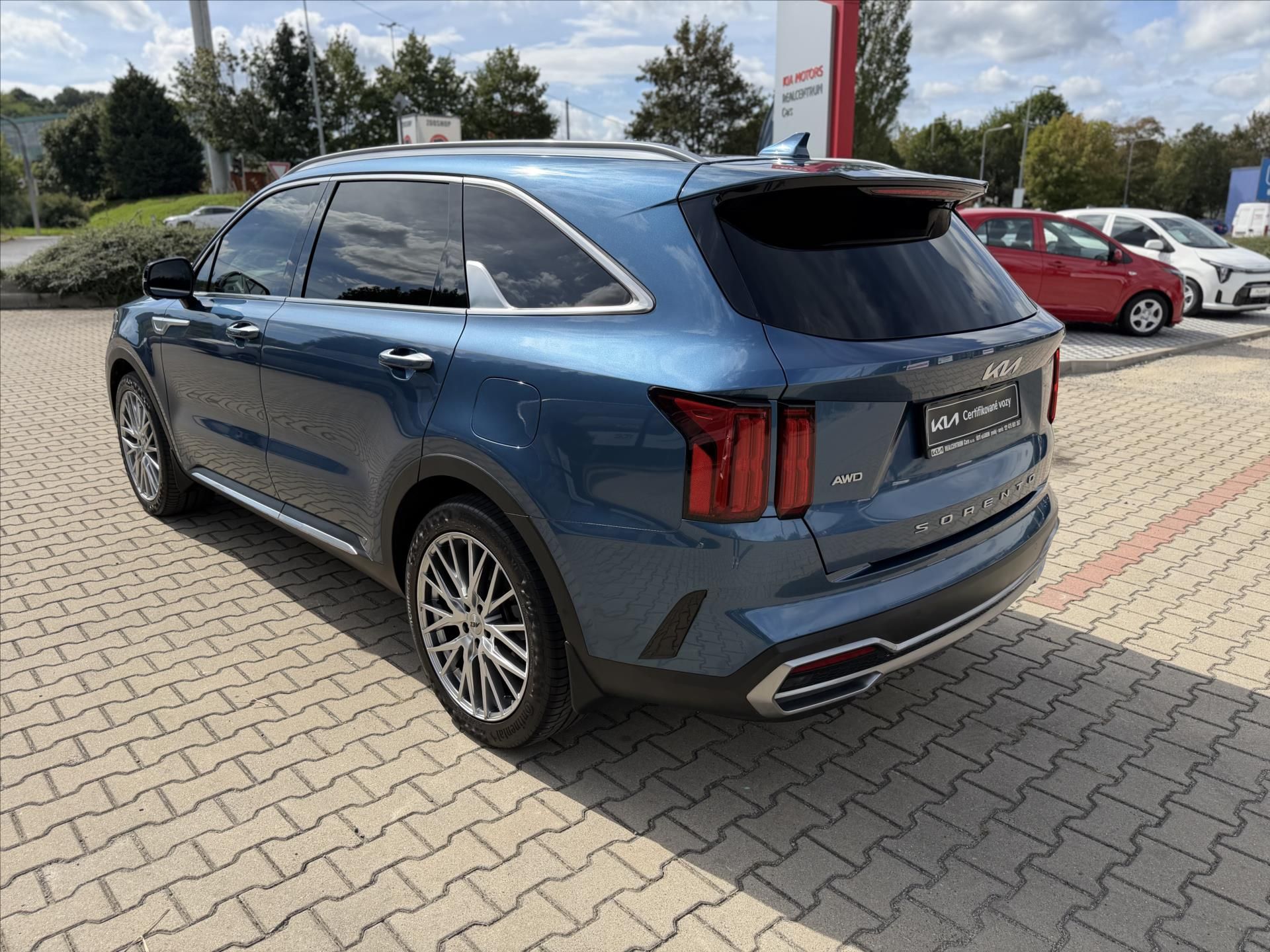 Kia Sorento, 2,2 CRDi 4x4 8AT 7Míst TOP+PNS - fotka 5