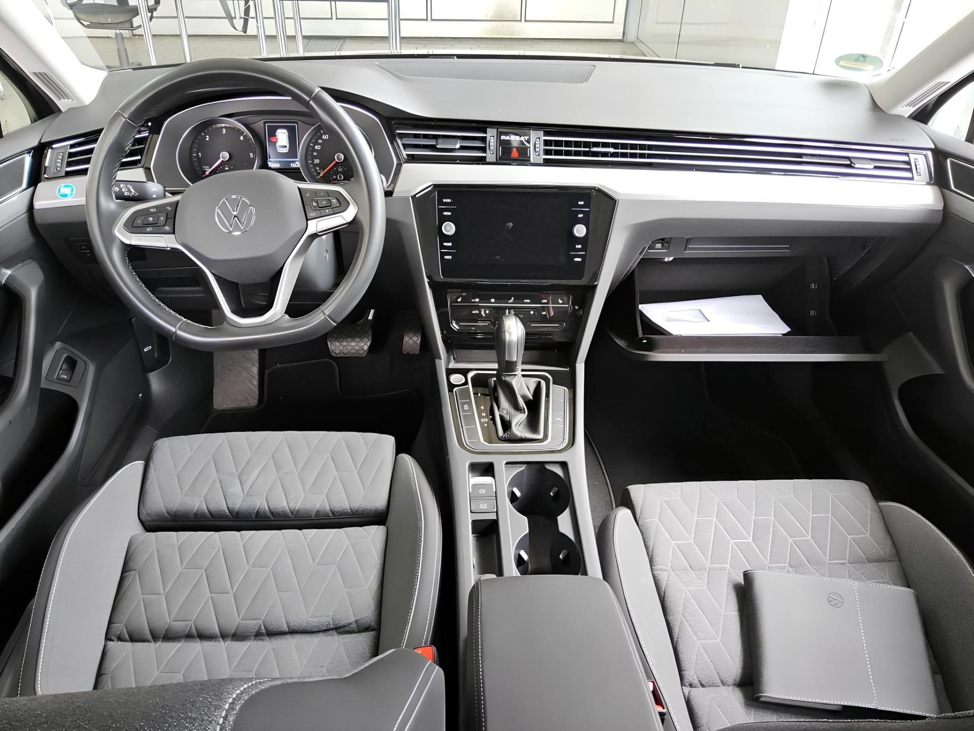 Volkswagen Passat, 2.0TDI DSG 110kW Business DPH - fotka 3