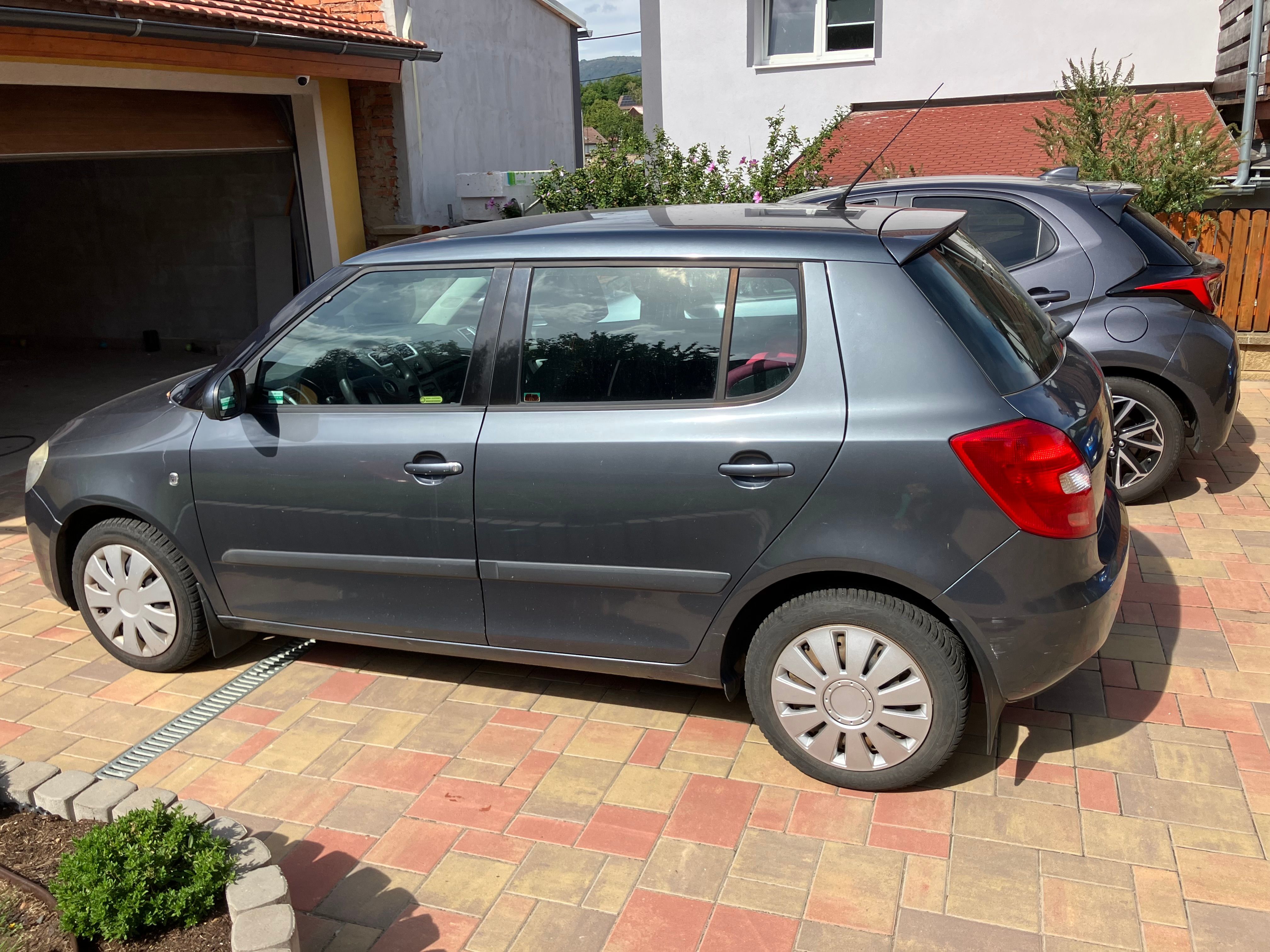 Škoda Fabia, Koroze střechy,do auta zatéká. - fotka 4