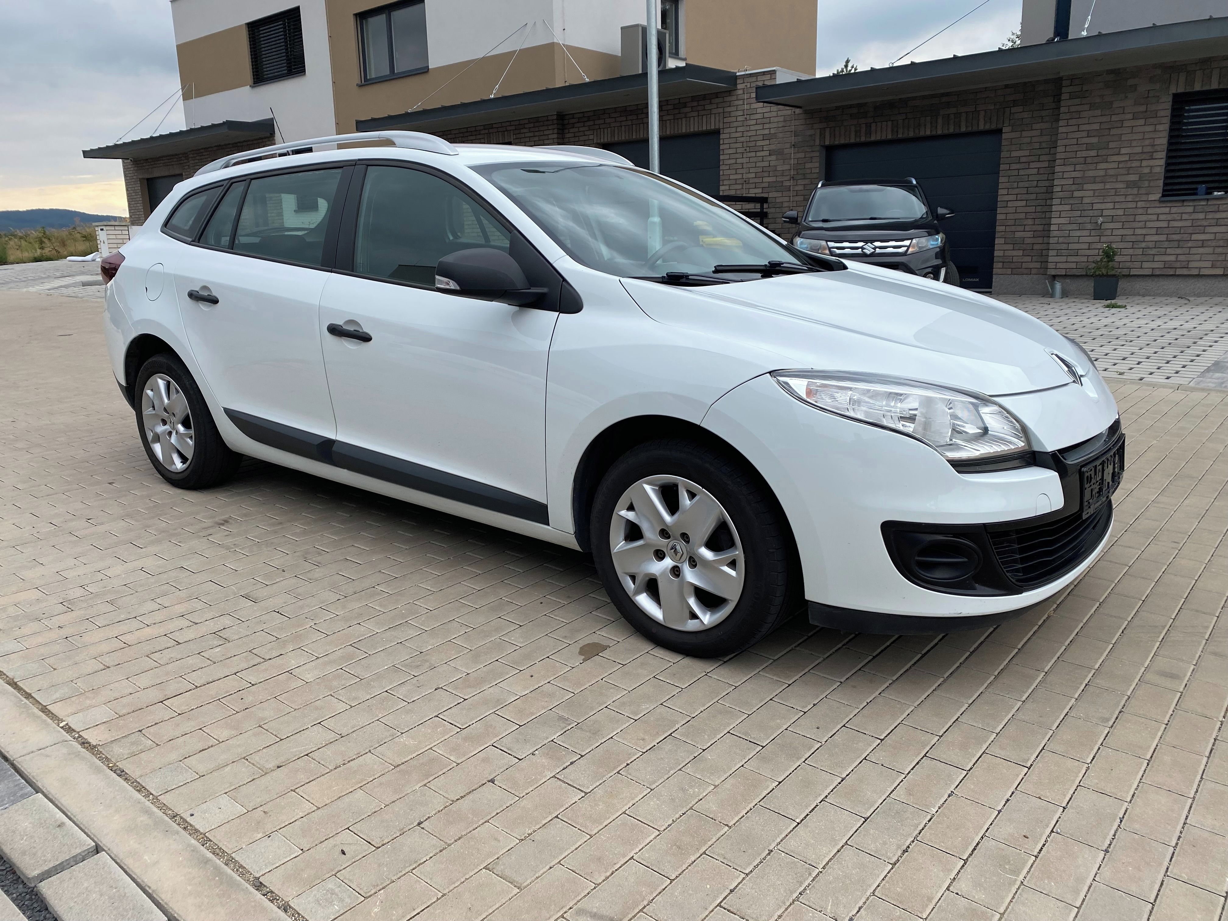 Renault Mégane, 1.6i 16V, r. 2012, 2x sada kol - fotka 5