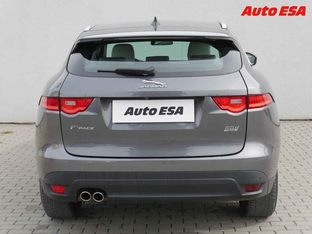 Jaguar F-Pace, 2.0D 4x4,ČR,AT,bixenon - fotka 5