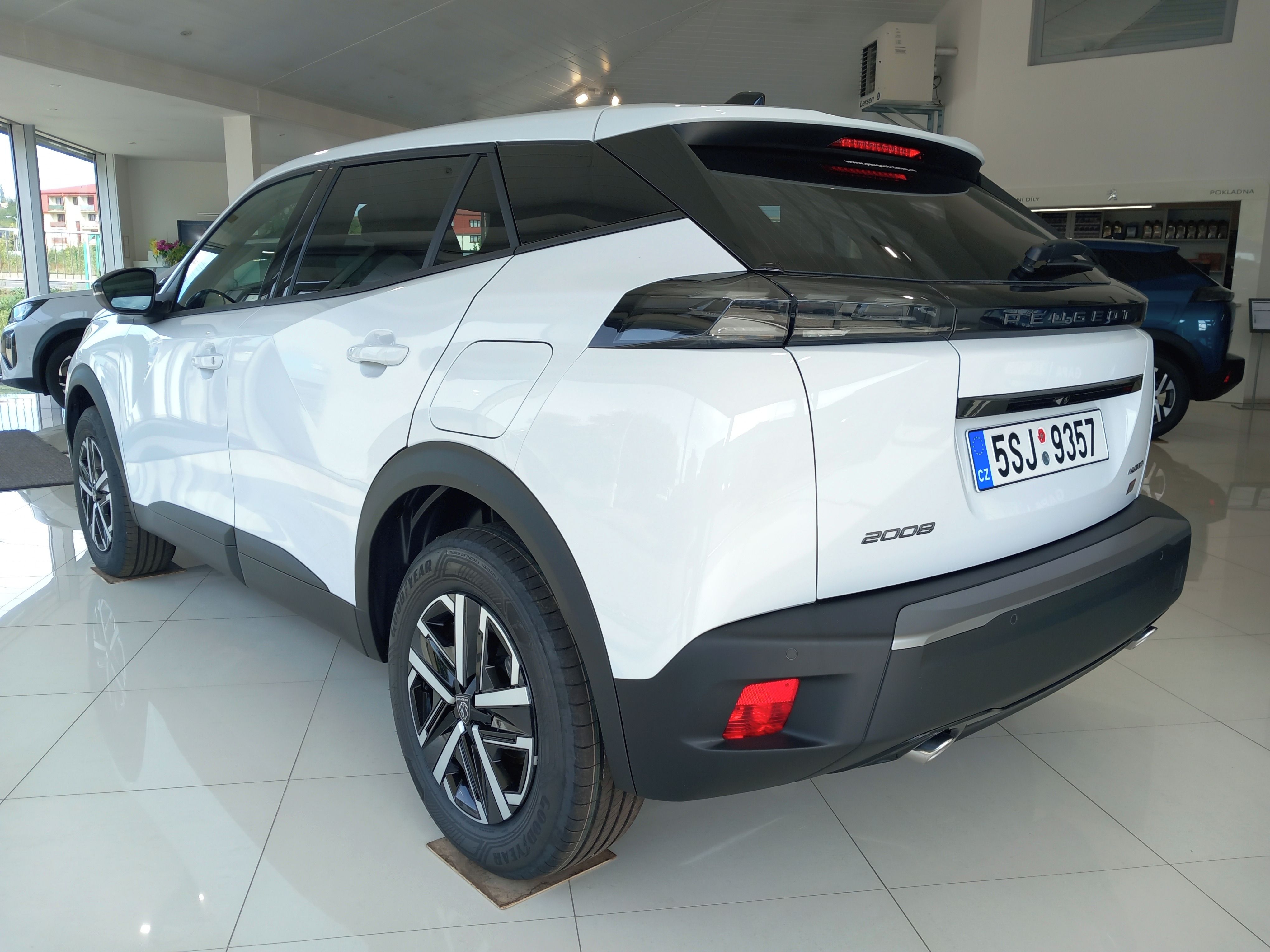 Peugeot 2008, BUSINESS HYBRID 145 e-DCS6 - fotka 3