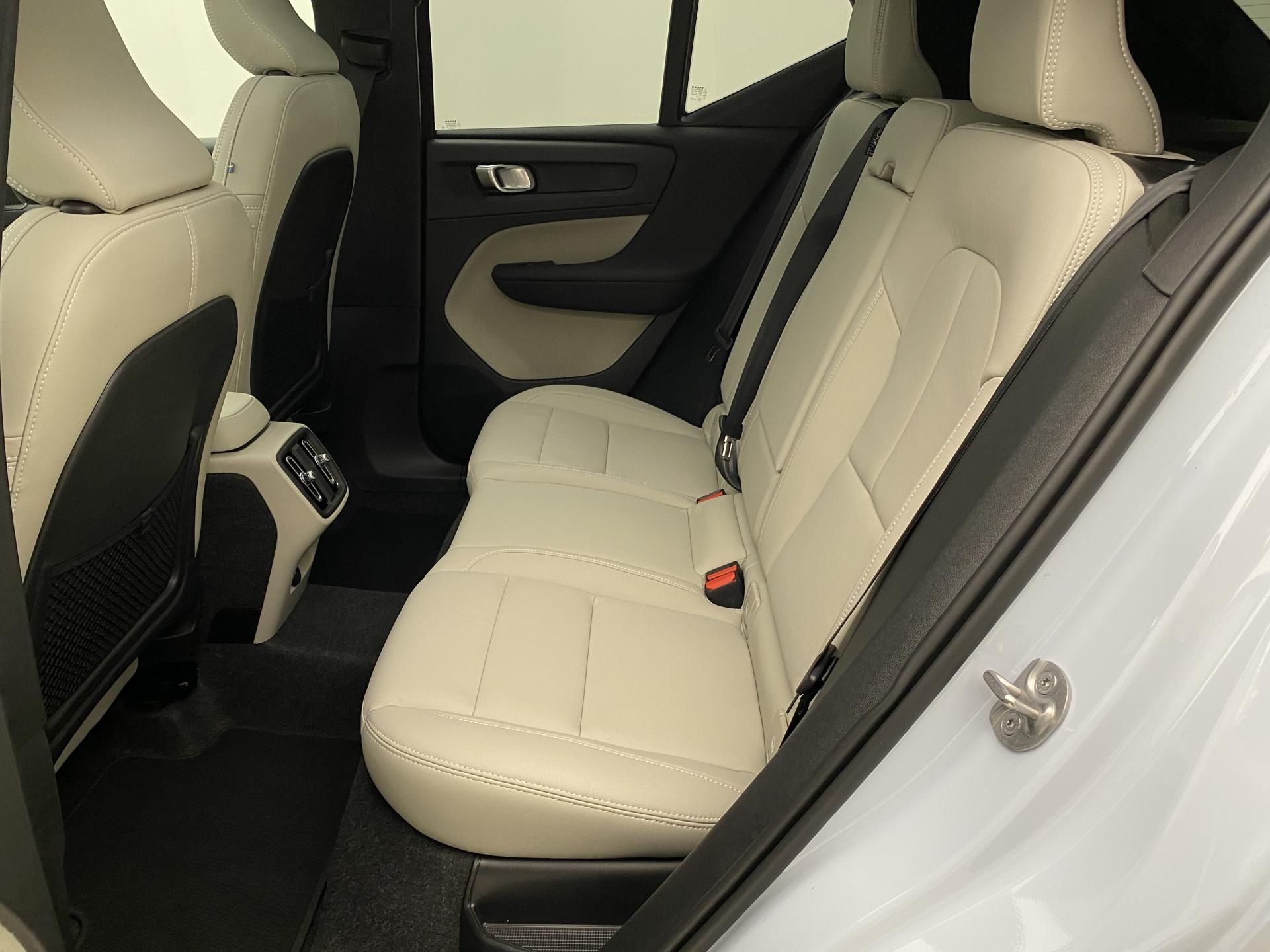 Volvo XC40, B4 DARK ULTRA AUT CZ - fotka 5