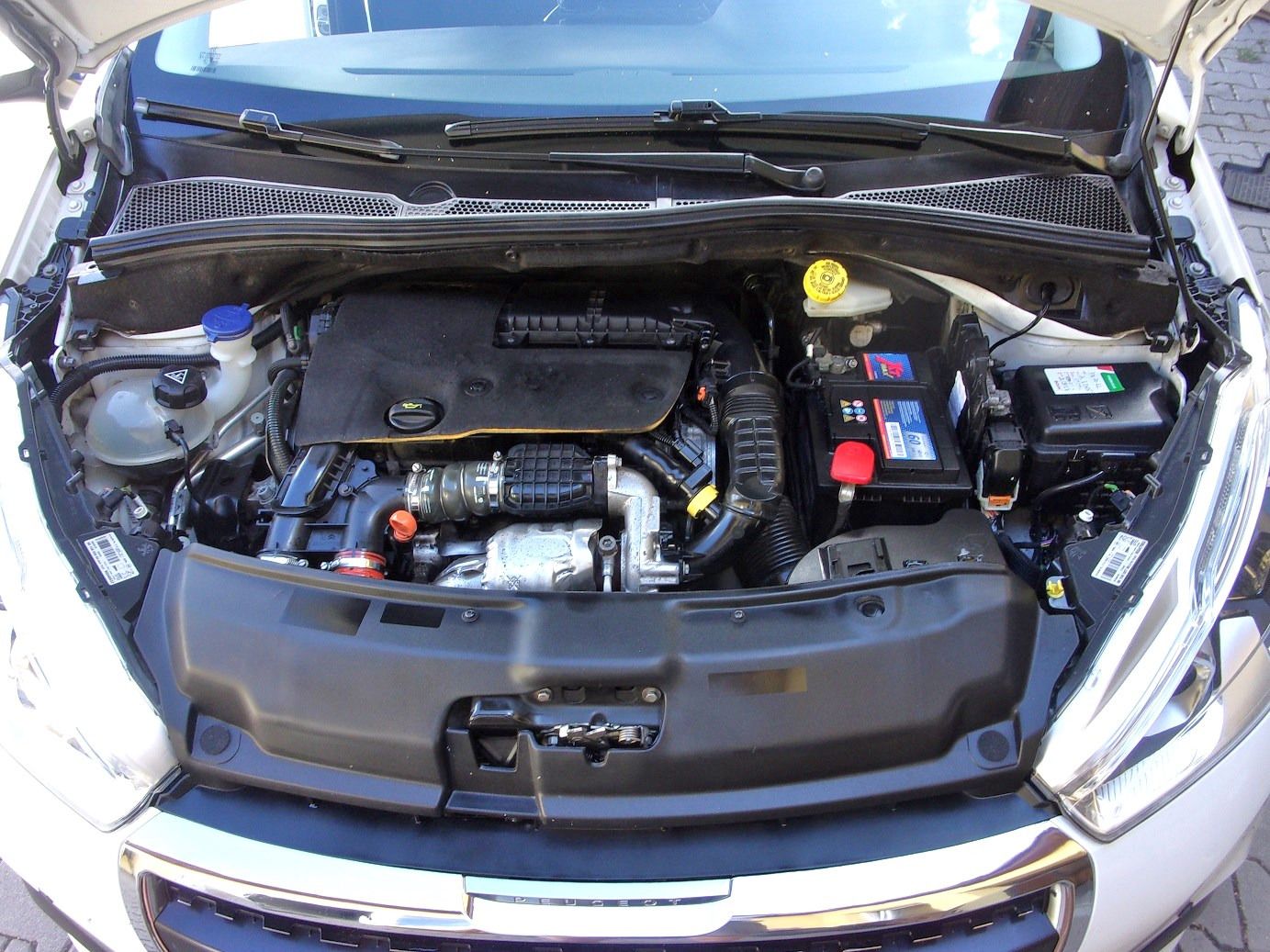 Peugeot 208, 1.6HDI,nová STK,ČR,pěkný - fotka 4
