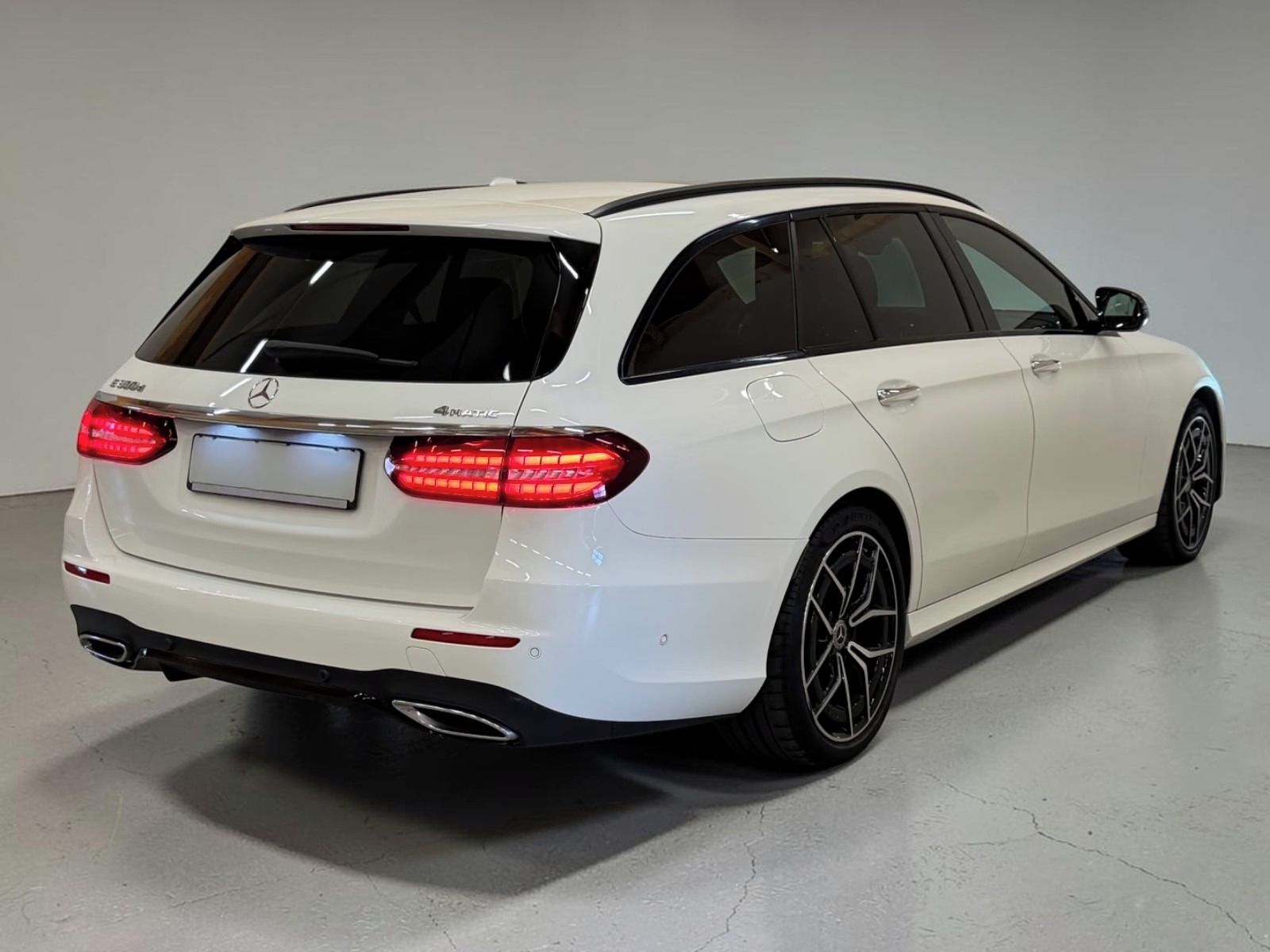 Mercedes-Benz Třídy E, 300d 4M*Burmester*360°*LED*AHK - fotka 5
