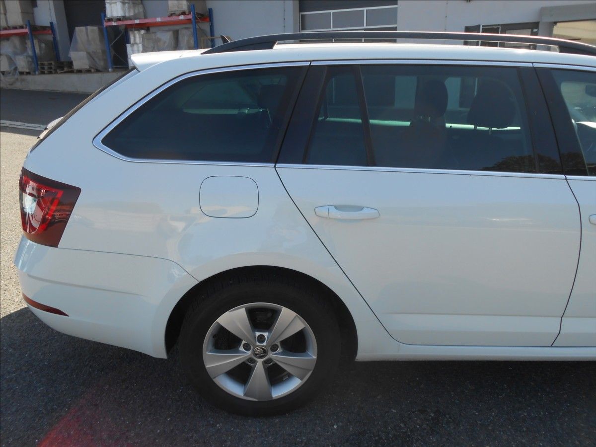Škoda Octavia, 1,6 TDi 85Kw DSG, CZ!! - fotka 5