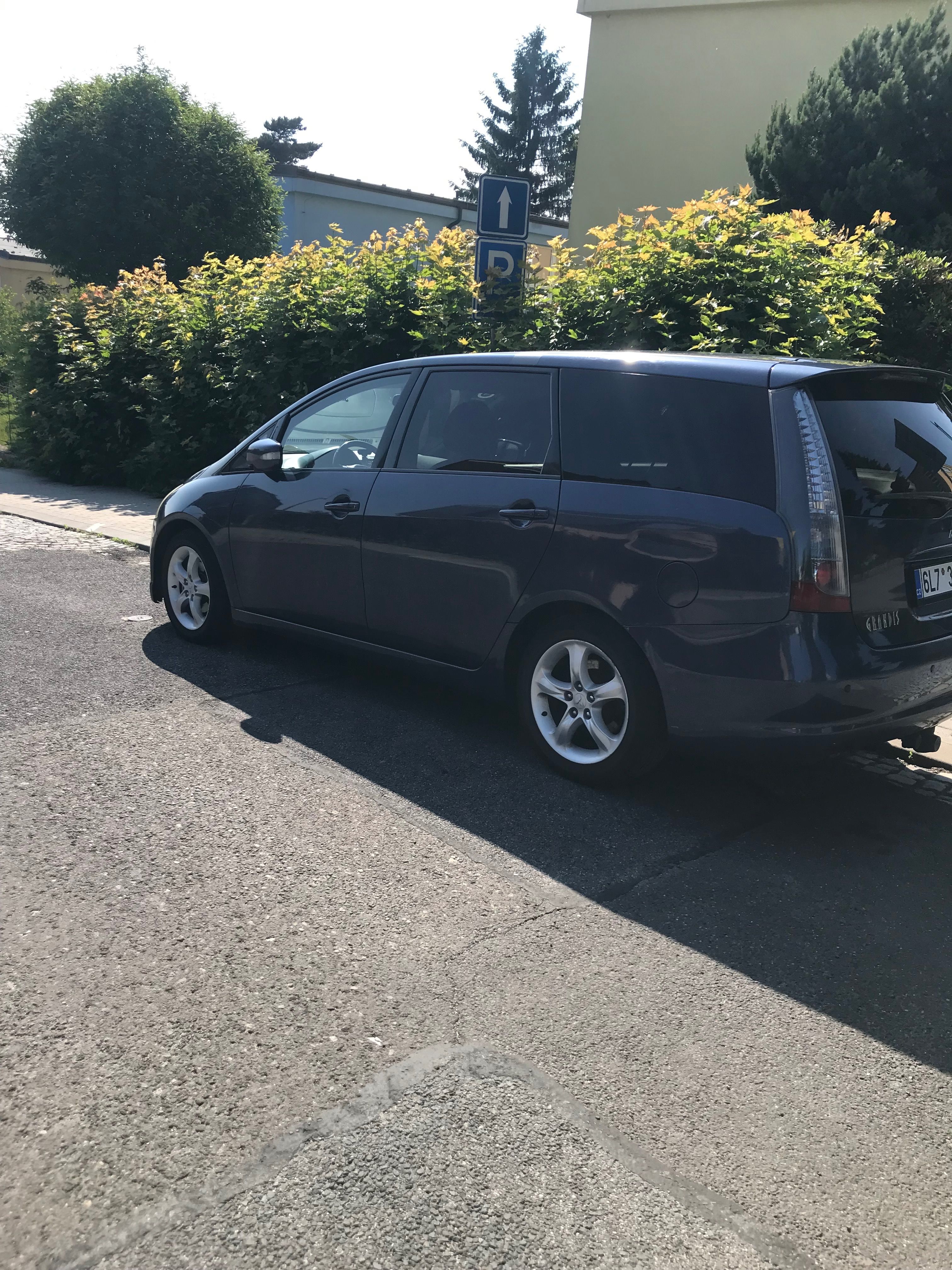 Mitsubishi Grandis, 2.0 DI-D 7 míst - fotka 2