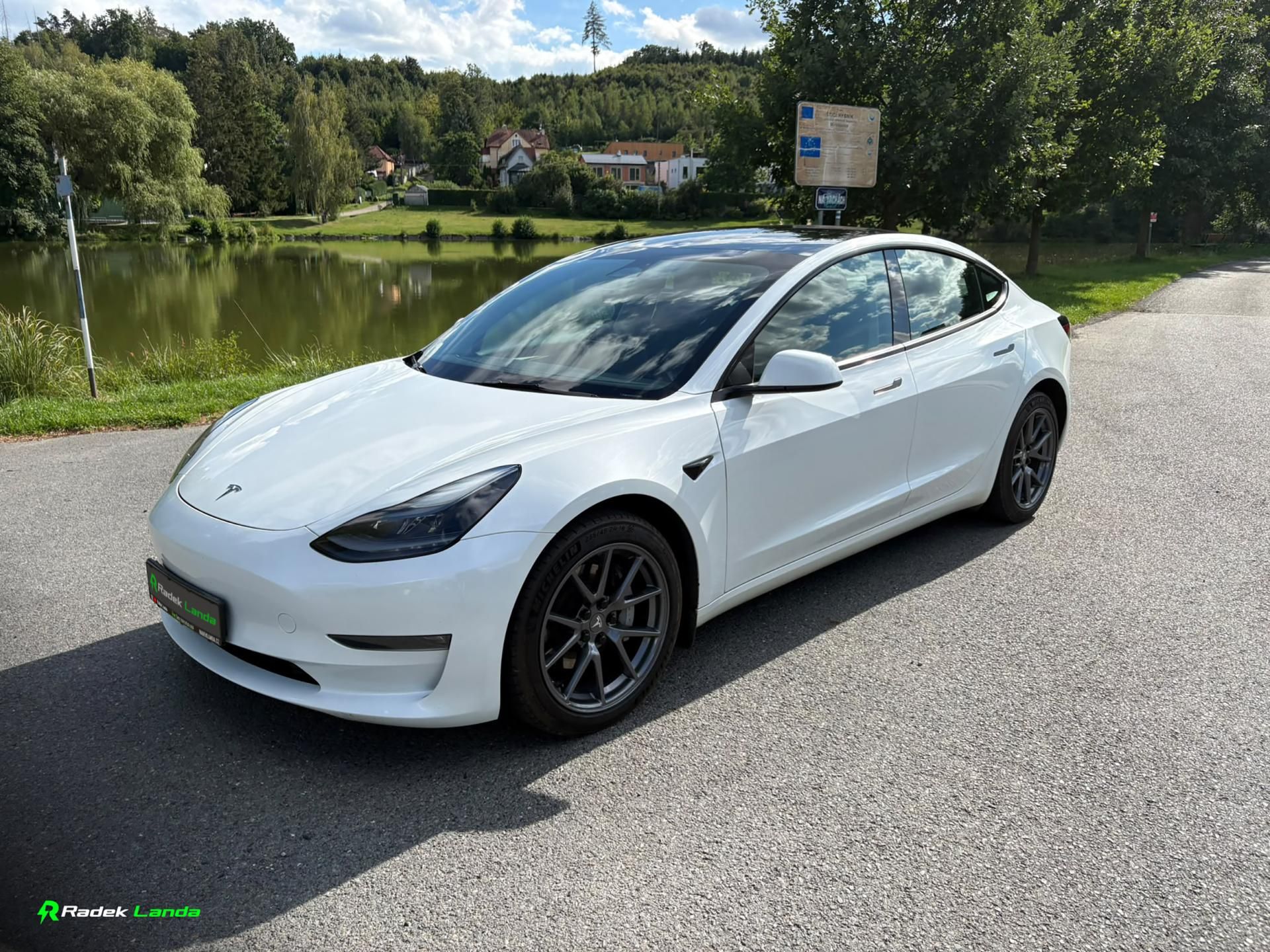 Tesla Model 3, AWD, Tažné, Neplátce - fotka 3