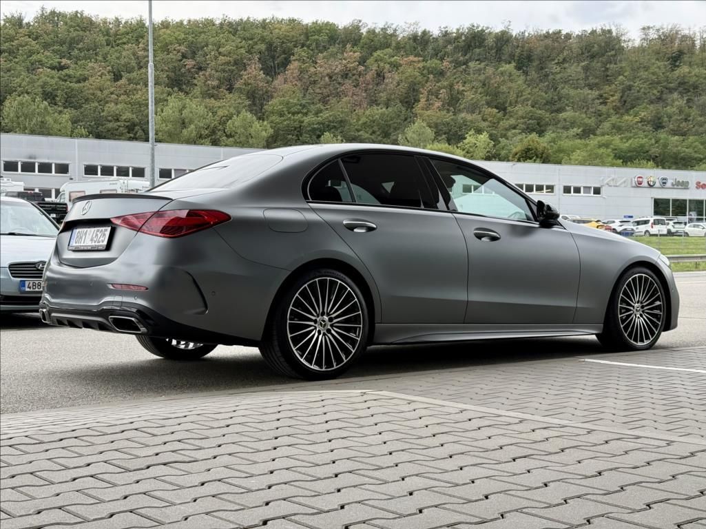 Mercedes-Benz Třídy C, C 300 4MATIC  AMG Paket - fotka 3