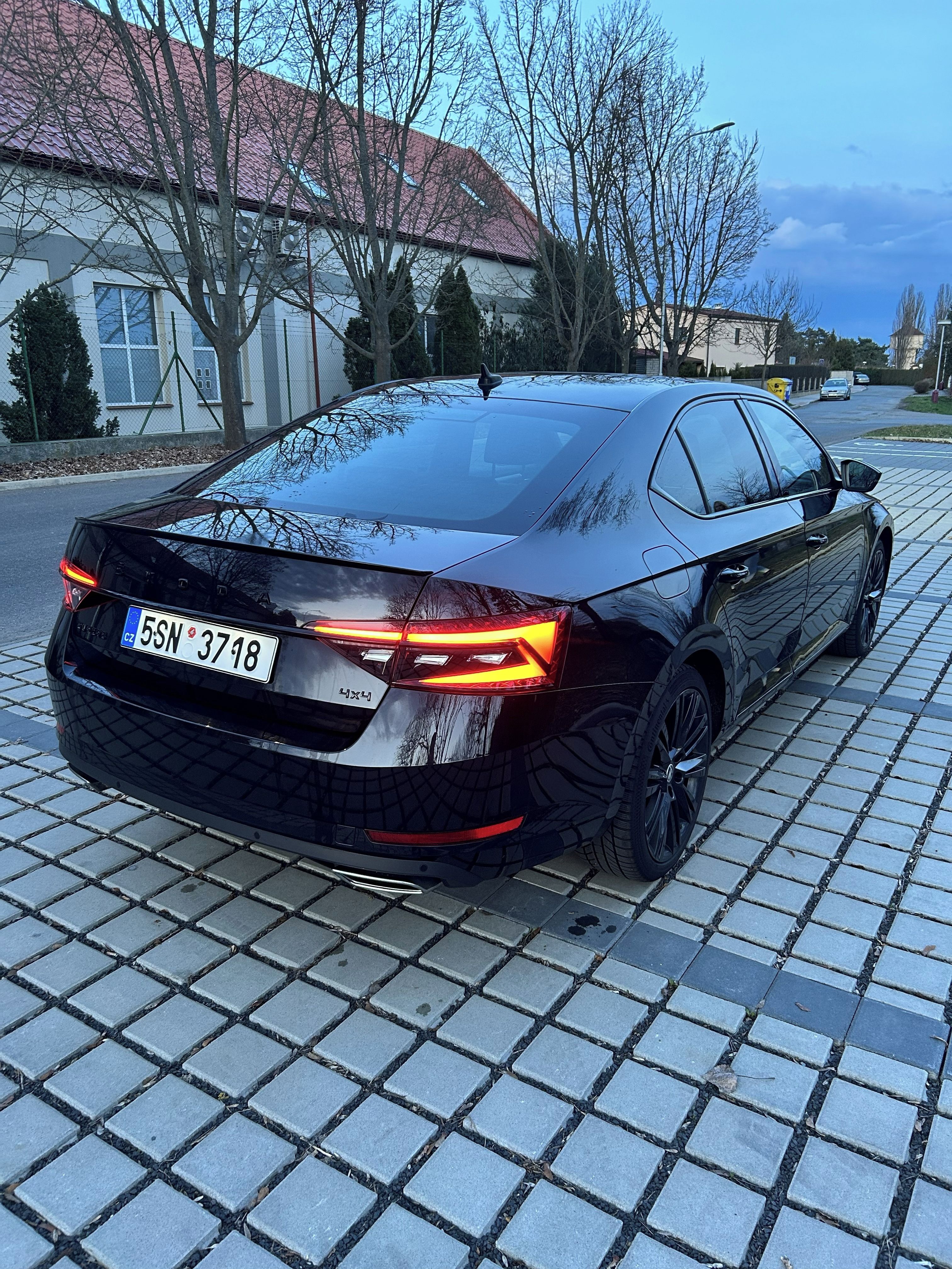 Škoda Superb, ŠKODA SUPERB 3 2.0 TSI 206 kW - fotka 6
