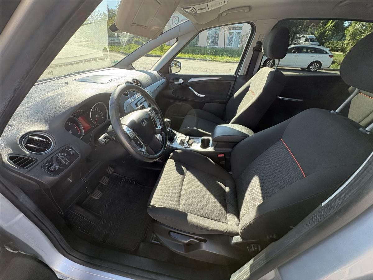 Ford S-MAX, 2,0 TDCi 103kW Výhřev,PDC,Tažn - fotka 3