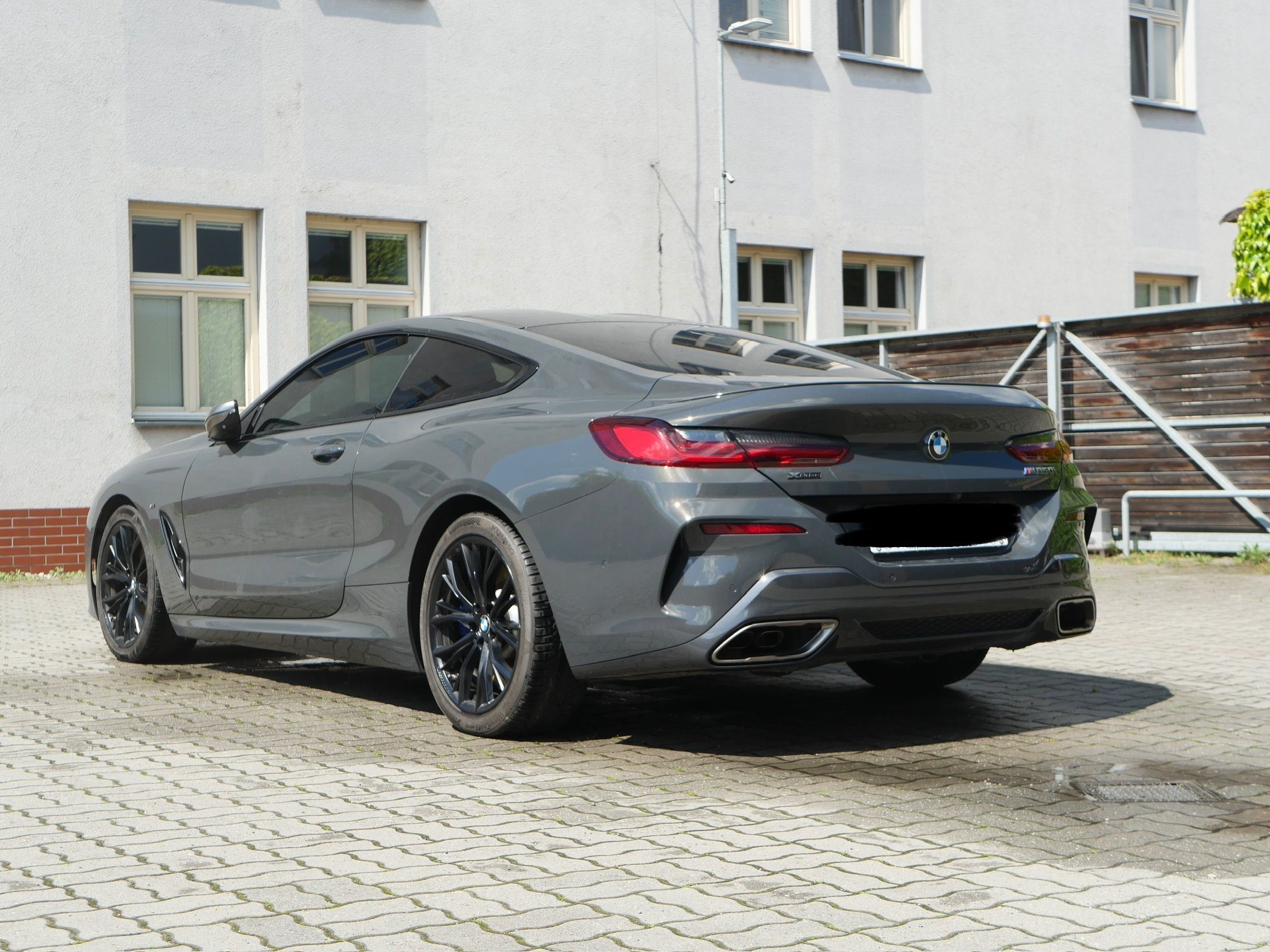 BMW Řada 8, BMW 850i - fotka 6